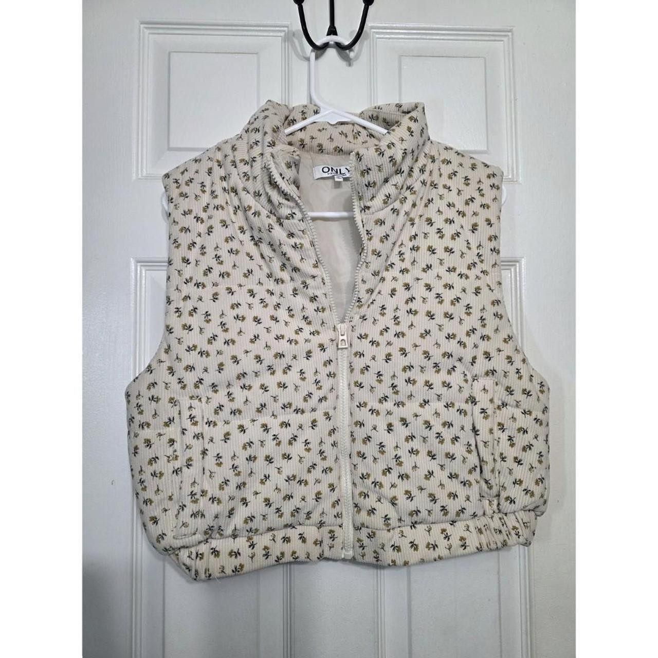 ONLY cream & white floral puffer zip up vest in a... | Depop | Depop US