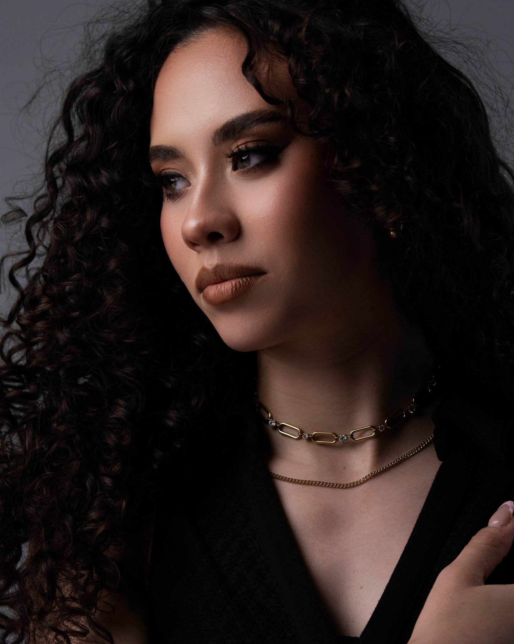 There’s beauty in the dark 🖤

I make sure my photo ready make up is crafted with care and made to be remembered.

mua: @makeupbyvay
photography: @byanevay 
photography mentor: @theabundancephotography1 
model: @brook.leighann 

products used:
@esteelauder double wear foundation + @charlottetilbury airbrush flawless foundation 
@toofaced born this way concealer 
@madebymitchell glow goo, brow down balm, brow sludge box, bronzed motel bronzer book, curve case medium, curve case pressed, cosmic case, cupid case in nude 
@fentybeauty demi glow light diffusing highlighter in pretty purlz
@narsissist blush in orgasm 
@kimchichicbeauty puff puff pass
@maccosmetics cork lipliner
@essence_cosmetics lash princess waterproof mascara 
@morphebrushes bi-liner in give or take, continuous prep and set 

#MakeupByVay #EditorialGlam #LuxuryMakeup #FullGlam #TimelessGlam #OdessaMakeupArtist #texasmua #CameraReady #ModernGlam
#WestTexasMua 
