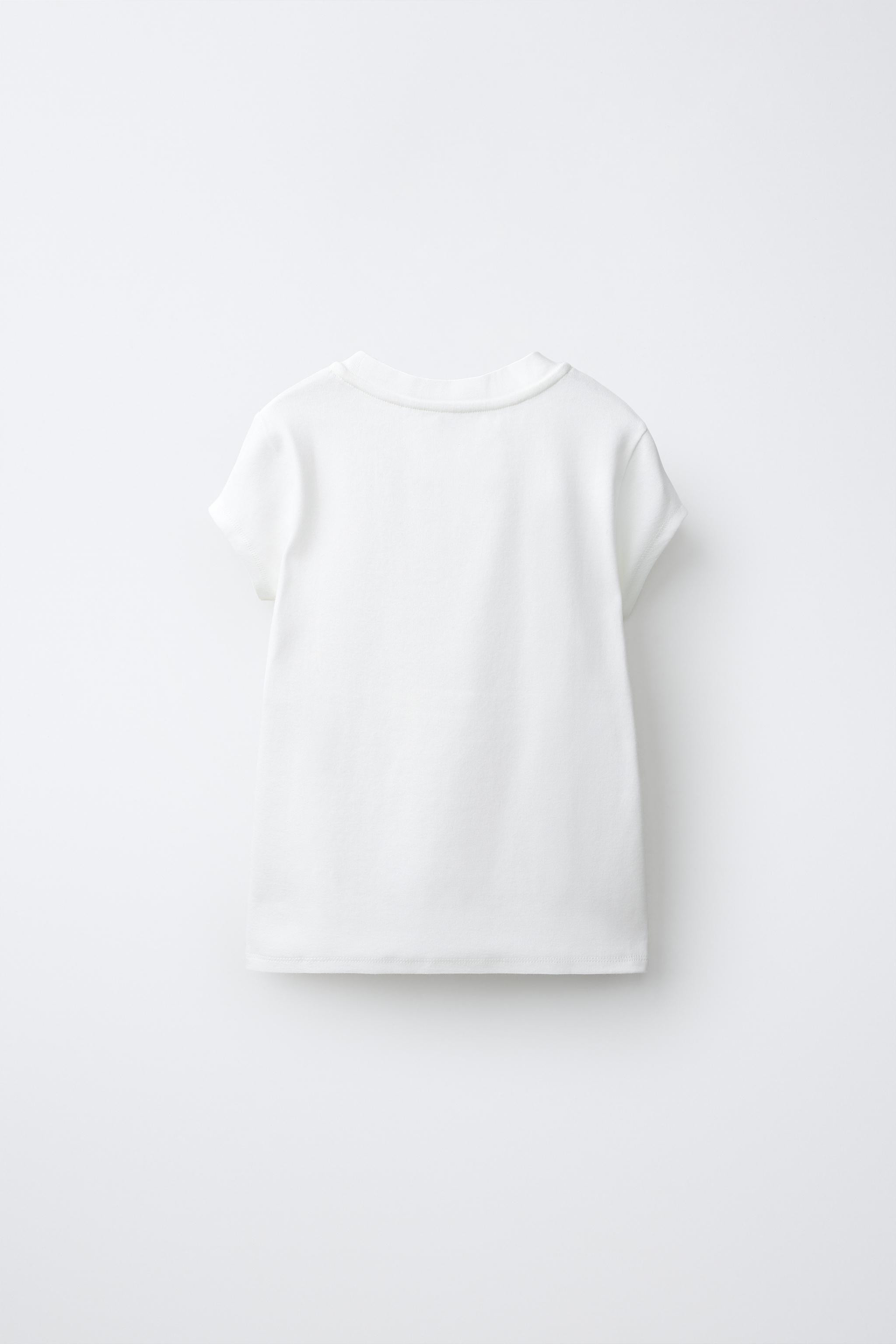 Round neck short sleeve T-shirt. Star-shaped camouflage print patch appliqu\u00e9. | Zara US