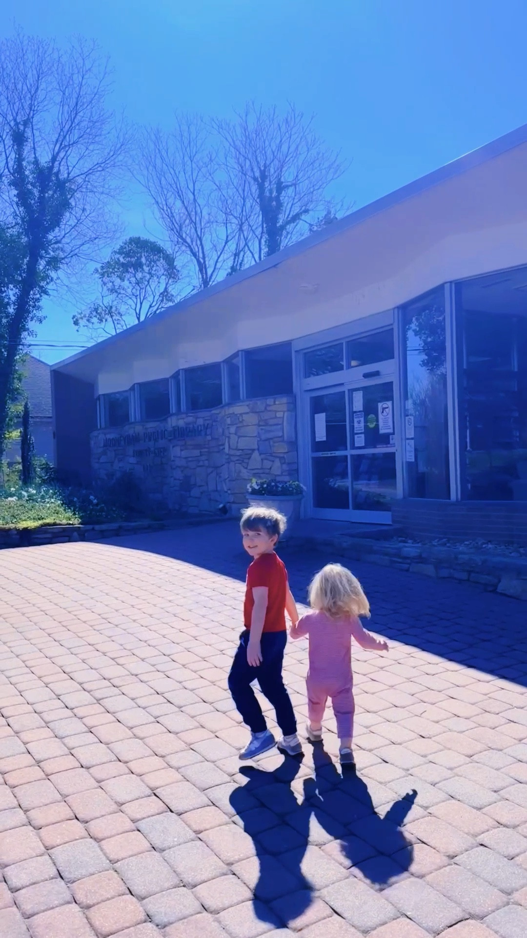 Such a sweet little spring Friday with my babies at the library!! 📚📚