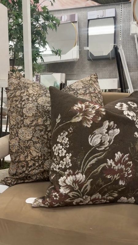 The pillows & throw blankets from the new Studio McGee Fall launch are SO GOOD!!! Check for in-store pick up or drive up if out of stock online! 🎯

Neutral Home Decor, Fall Decor, McGee Co, Threshold Studio McGee, Target Home Decor

#LTKHome #LTKVideo #LTKSeasonal