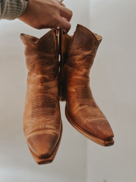 The absolute BEST pair of ankle cowgirl boots from Tecovas. 
The style: The Daisy  
Color: Scotch

Tecovas, western boots, booties, winter finds, leather, shoe crush 

#LTKshoecrush #LTKstyletip #LTKSeasonal