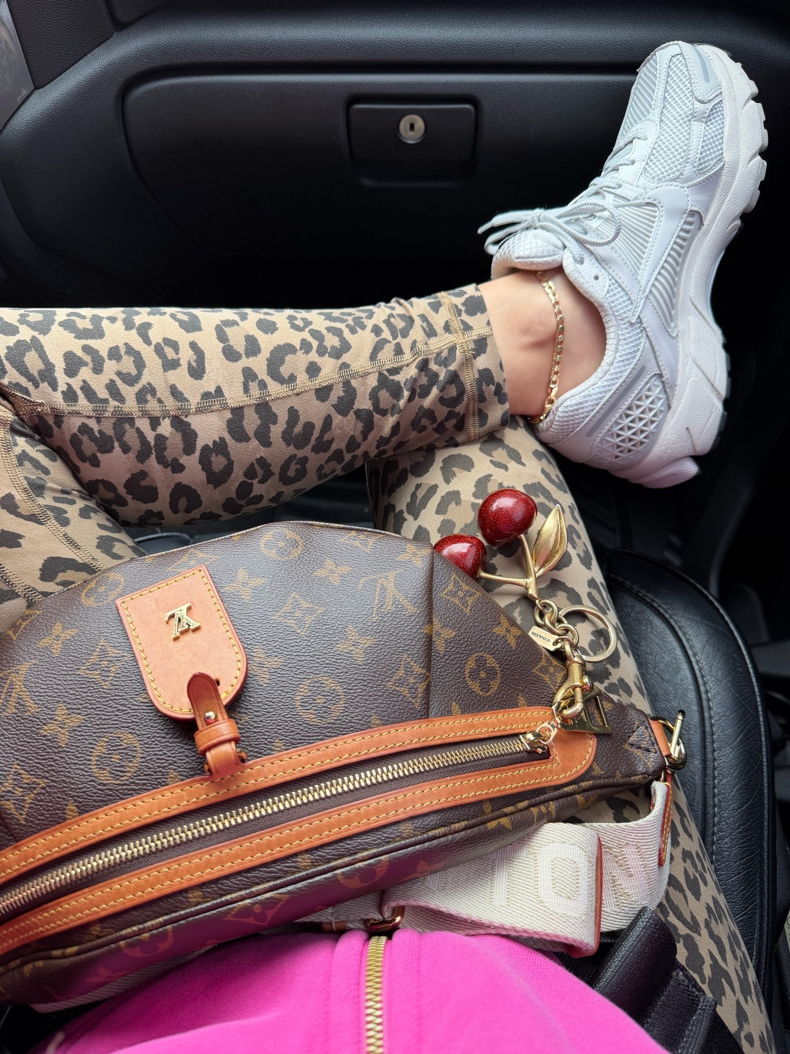 OOTD 
Nike sneakers up 1/2 a size

#LTKootd