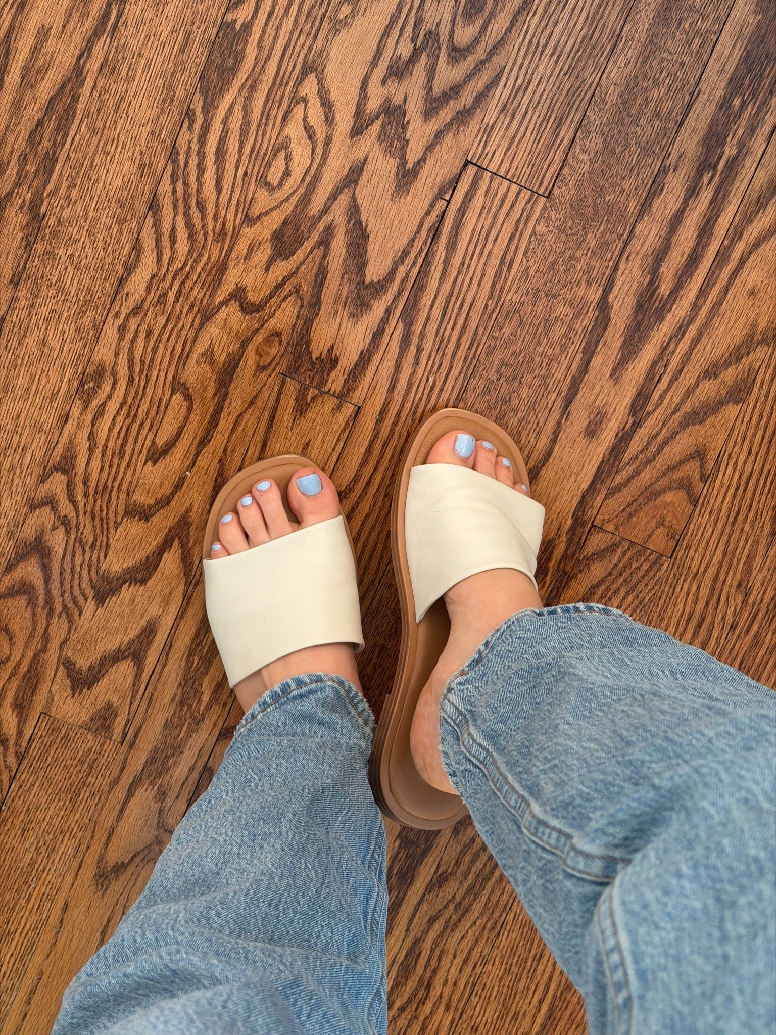Most comfortable, versatile slides ever. I got the wide version! 🙌🏼