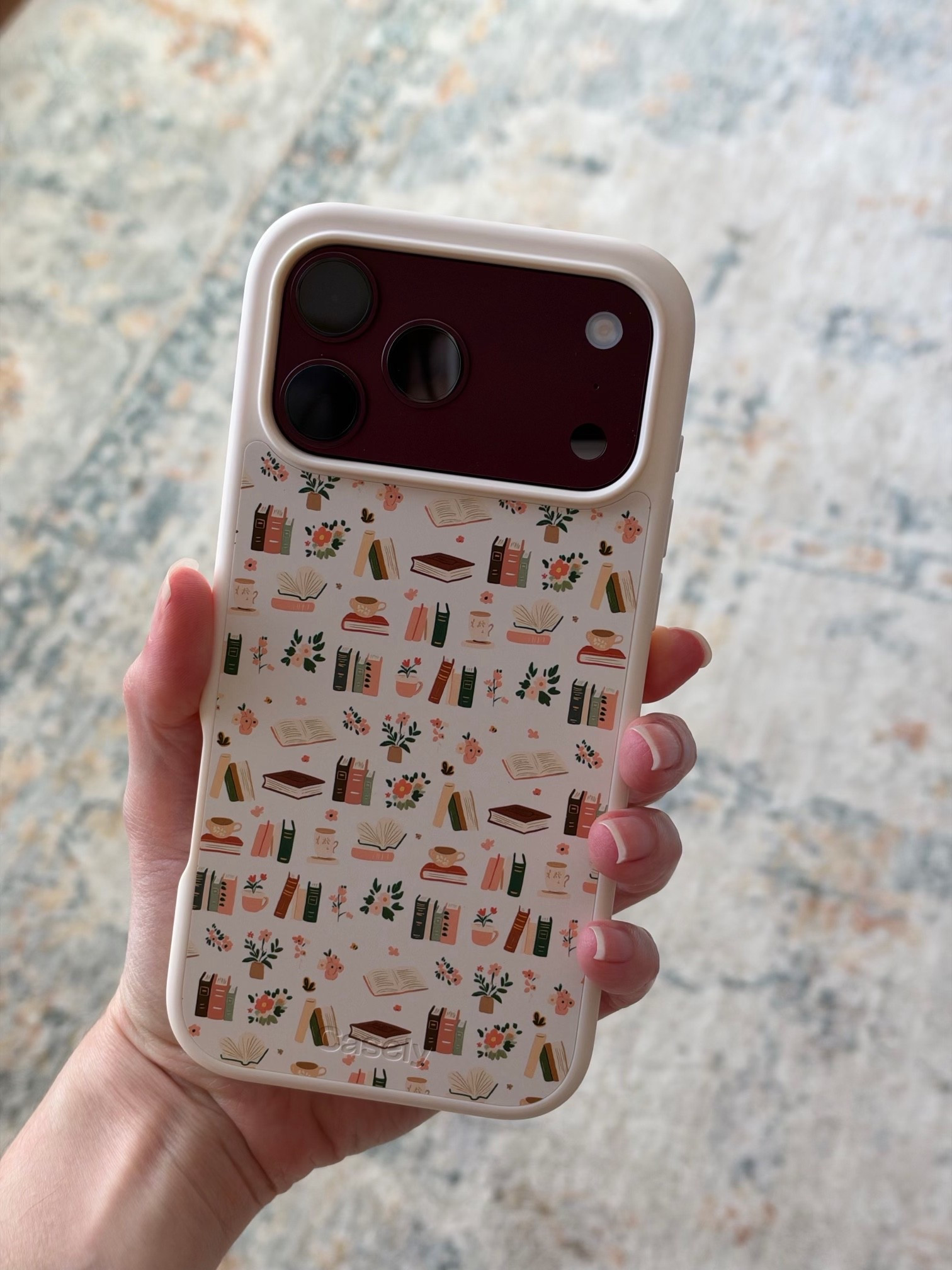 My new iPhone 18 phone case 😍 perfect for all the bookworms 📚🌸

#LTKdayinmylife