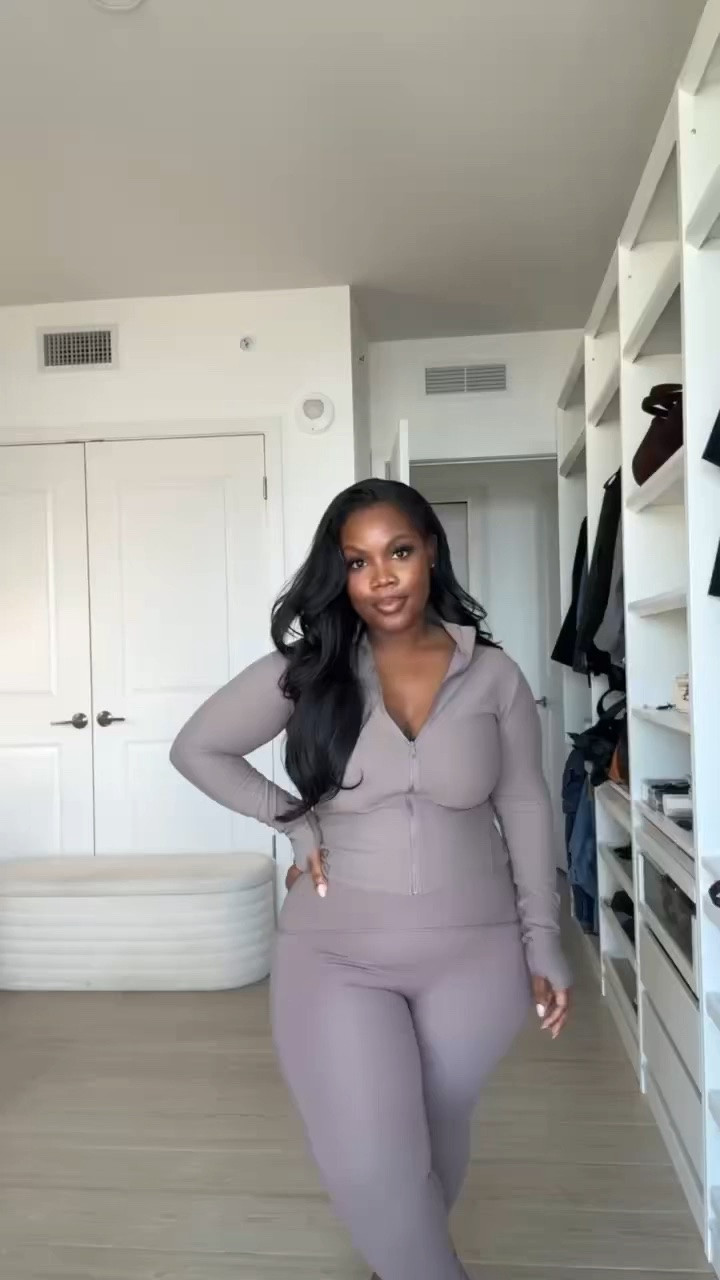 Ok Spanx! Loving that they’re doing active wear. Wearing this set from their booty boost line. Got the leggings in the 7/8th length! 

Use code: EMMYXSPANX for discount! 

Activewear, matching set, curvy girl fashion, Emmy petit

#LTKPetite #LTKMidsize #LTKActive