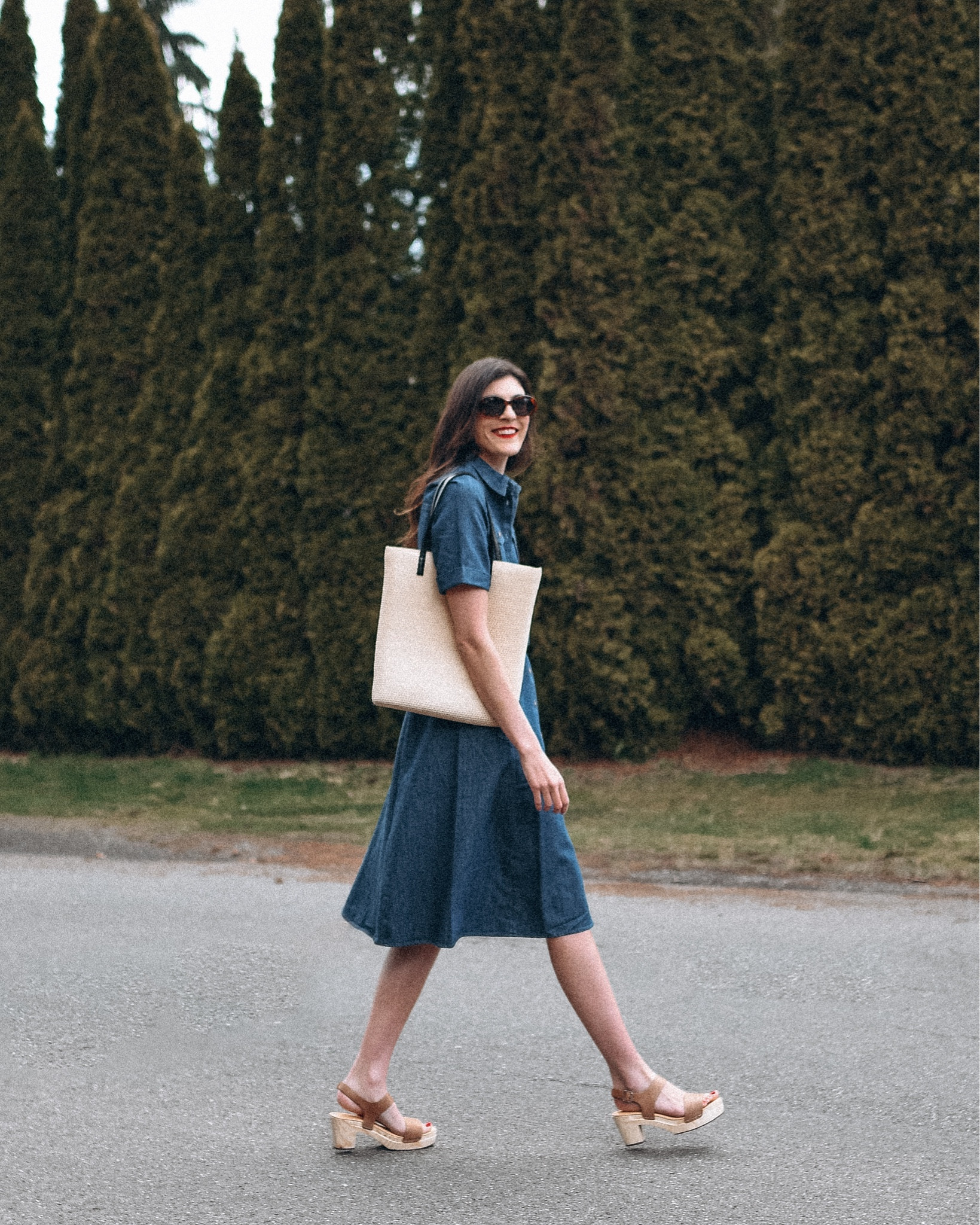 This denim midi dress also comes in black and green khaki 🙌🏻 It’s such an easy way to feel put together and chic for spring 💙 

#LTKSeasonal #LTKstyletip #LTKshoecrush
