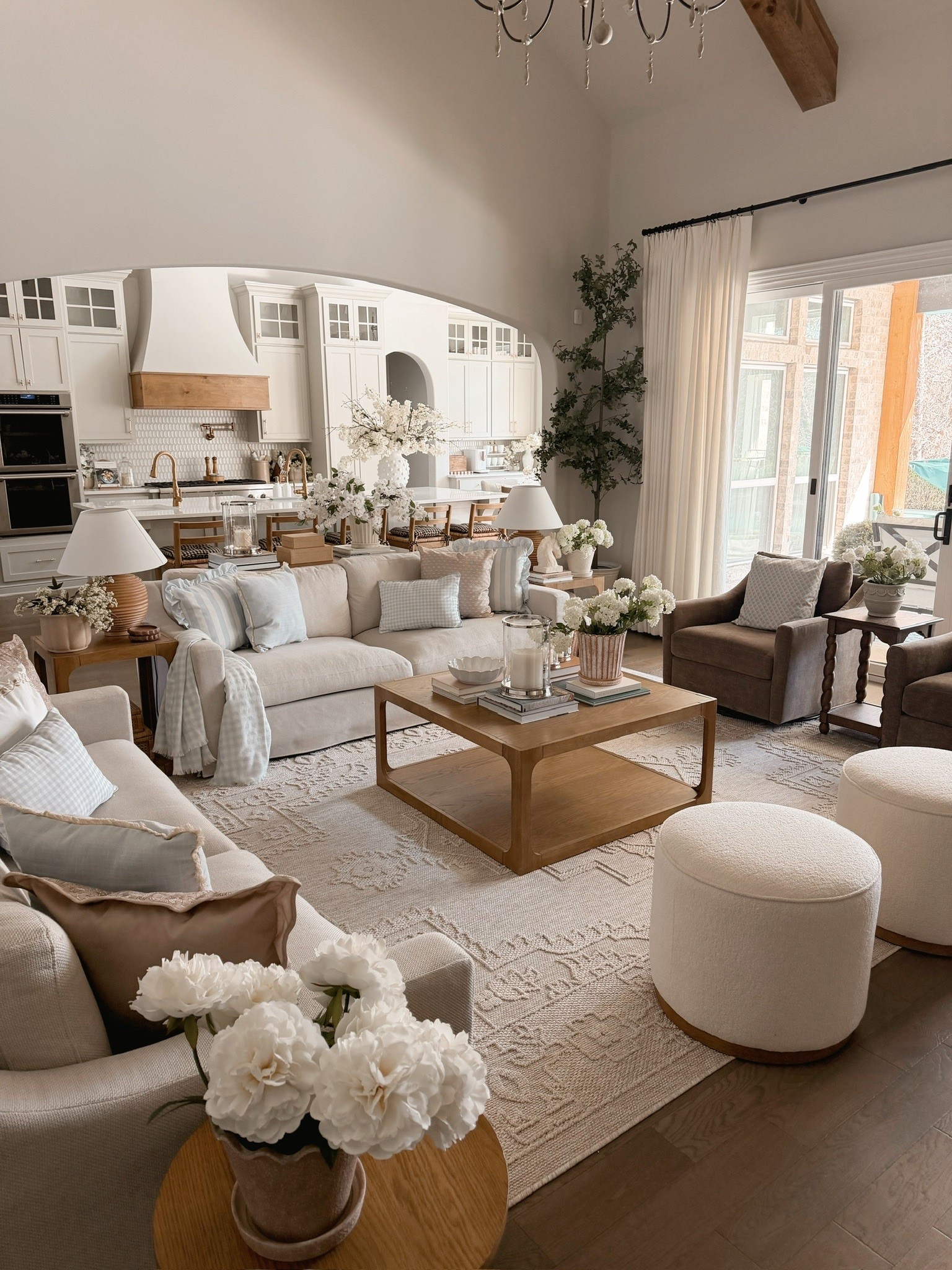 LOVING how cozy our living room and kitchen feel right now! 😍

#LTKSeasonal #LTKHome