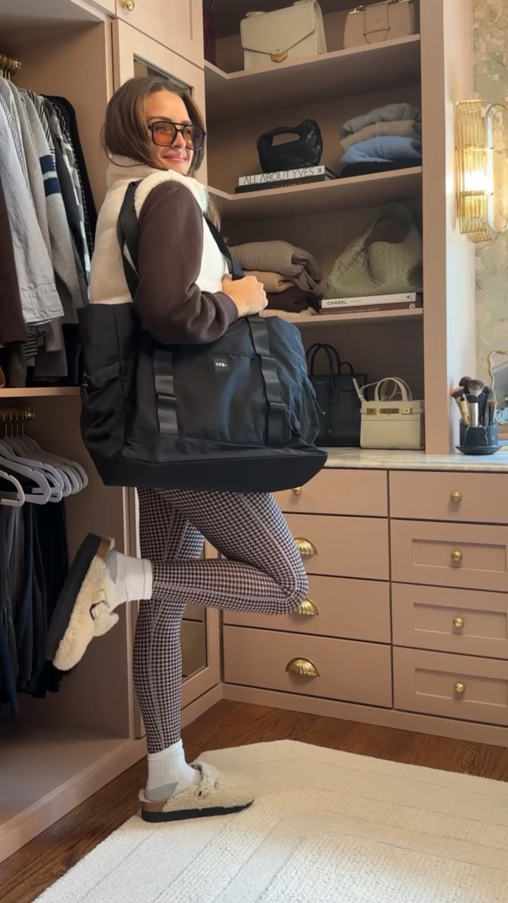 #abercrombiepartner I LOVE these leggings because they are so stretchy & comfortable, but they still have the perfect amount of compression. I own them in so many colors now, but this burgundy houndstooth for fall + holiday is too good! The double layered bra is v on trend, too. I always stock up on @abercrombie’s pullovers in the cooler months & this new mockneck style is def going to be purchased in more colors. I have no notes on this vest either. It’s so cozy! I linked everything with sizing info here. #liketkit

**Wearing a size small in everything but leggings are an XS**
