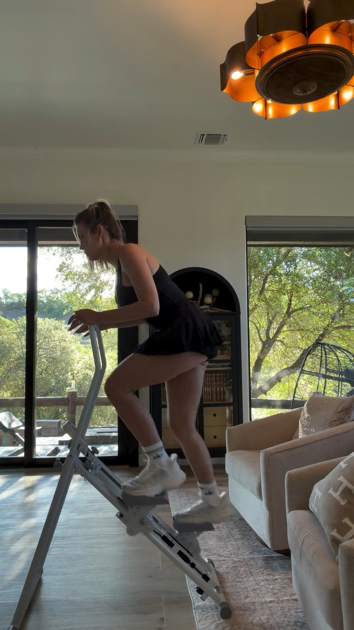 Trying the McDonalds Huntrix meal 💜🎤🐯 and getting back into it at home. #vlog #minivlog #ditl