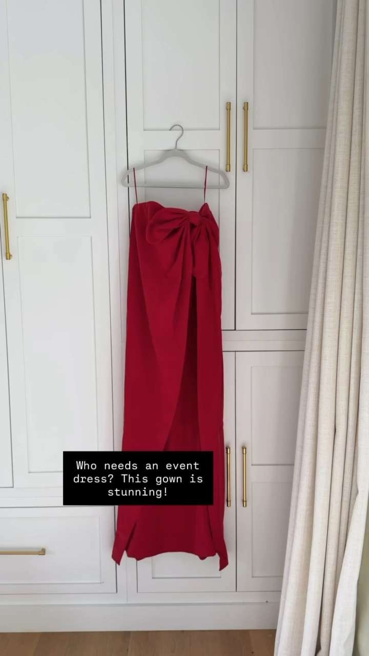 This red dress is stunning! Perfect for any formal event!

Loverly Grey, formal dress, event dress, red dress, tuckernuck, black tie dress 

 #LTKSeasonal