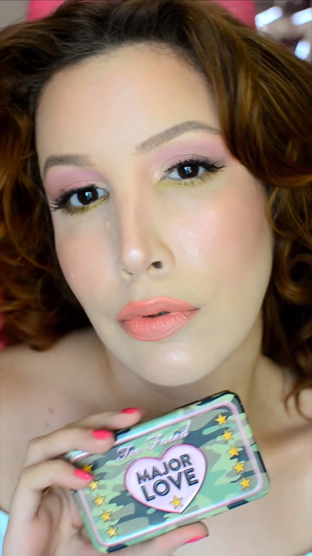 Sextou com #MiniTutorial usando uma das paletas minis da Too Faced, que além de ter várias opções belíssimas, são compactas e possibilitam diversos looks 🥰😚🤌

#LTKbeauty #LTKbrasil