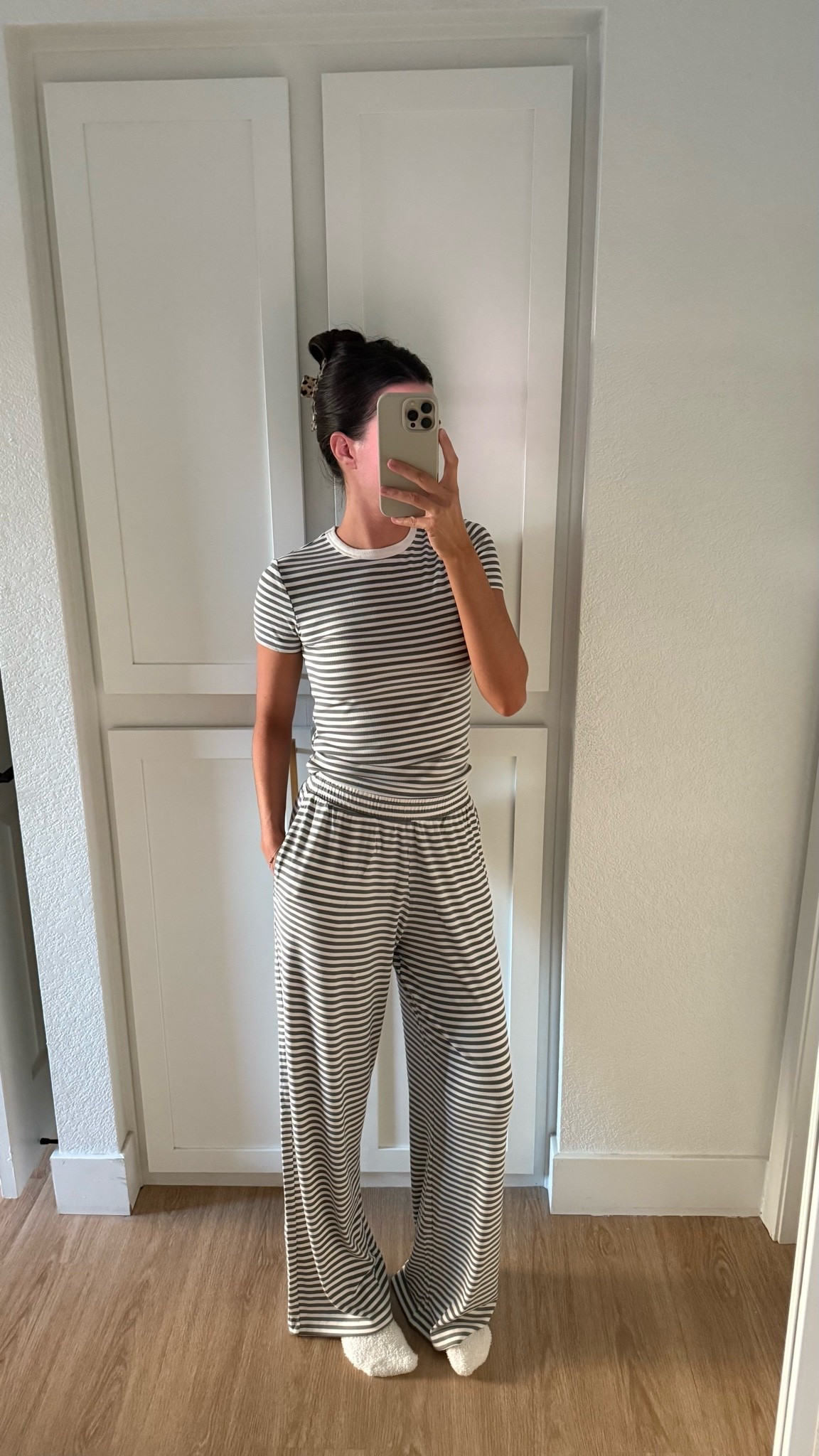 I am 5’7” wearing size XS regular length in top and bottom! They fit TTS, the pants might be a tad long but I’m also wearing them a little more low rise!
