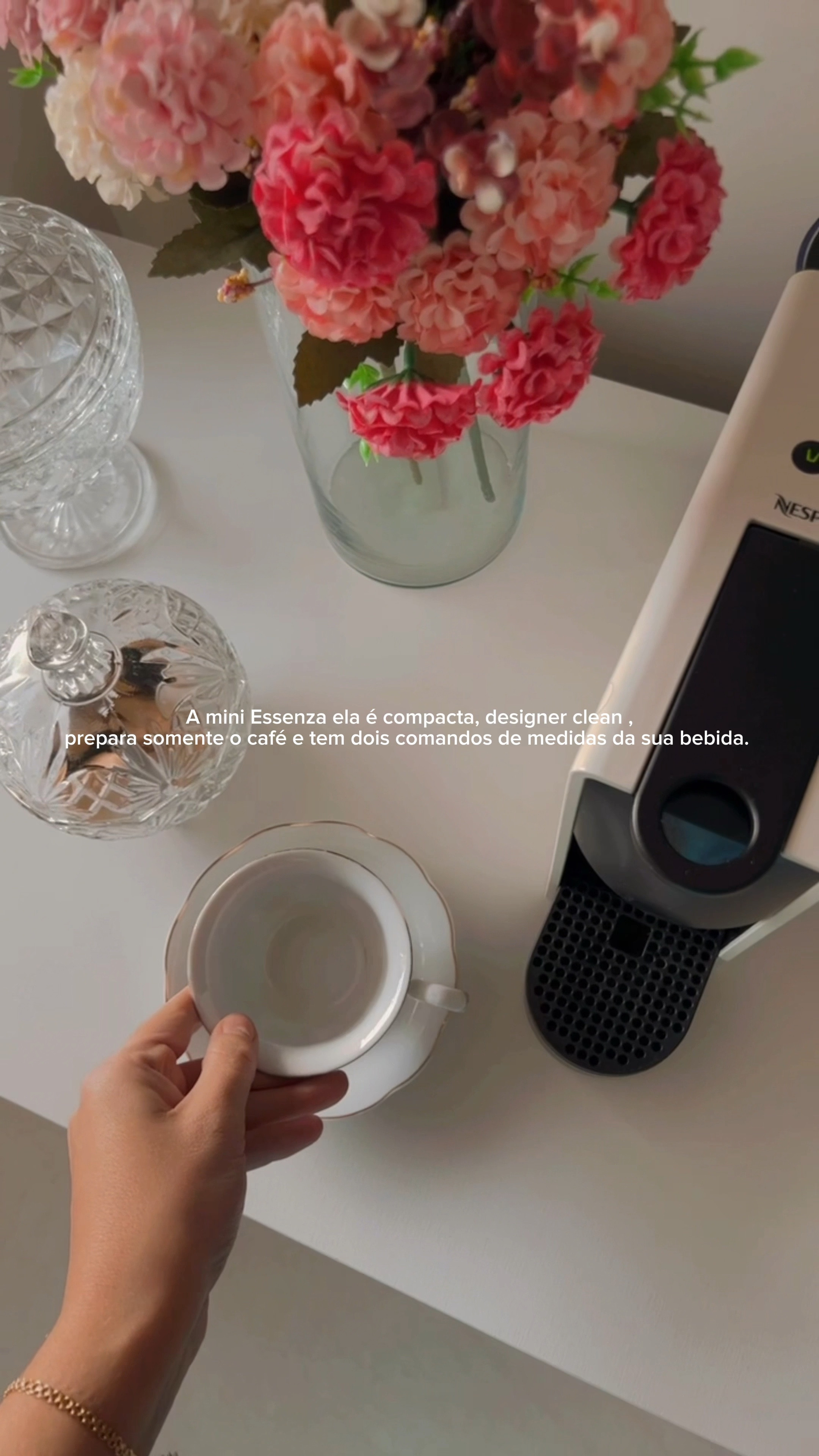 Eu sou uma “cafezeira” e as duas máquina que eu tenho, quando comprei dei pulos de alegria.
.
Uma dica aqui: se você conhecer alguém que tem uma máquina nespresso, dê de lembrancinha quando for visita-las,  CÁPSULAS, é um lembrancinha que não tem erro.

#NatalLTK #LTKNatal #GiftLTK #LTKGift