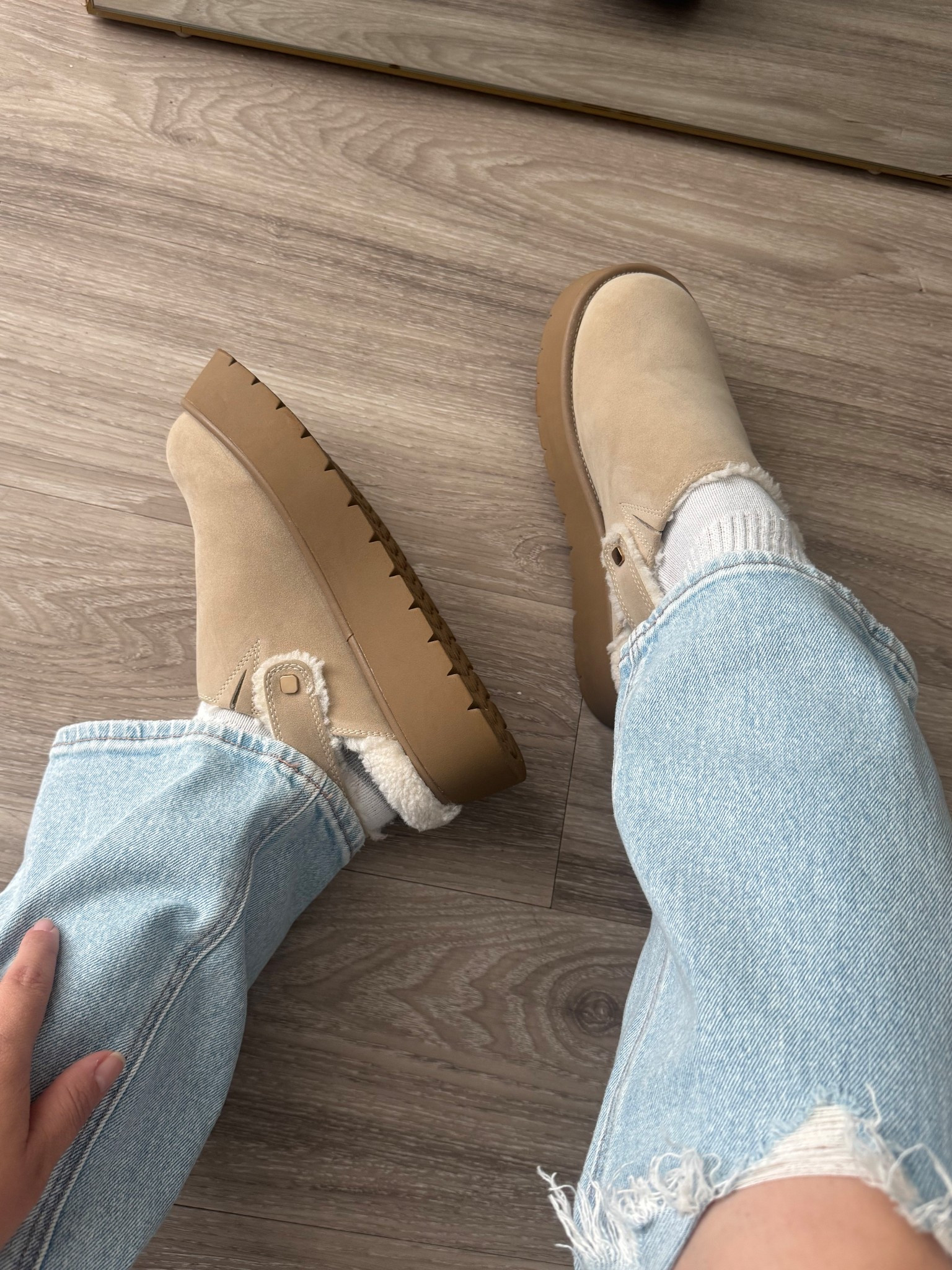 It’s the season of clog slippers. I sized up in these since they usually run a little small

#LTKSaleAlert #LTKShoeCrush #LTKFindsUnder50