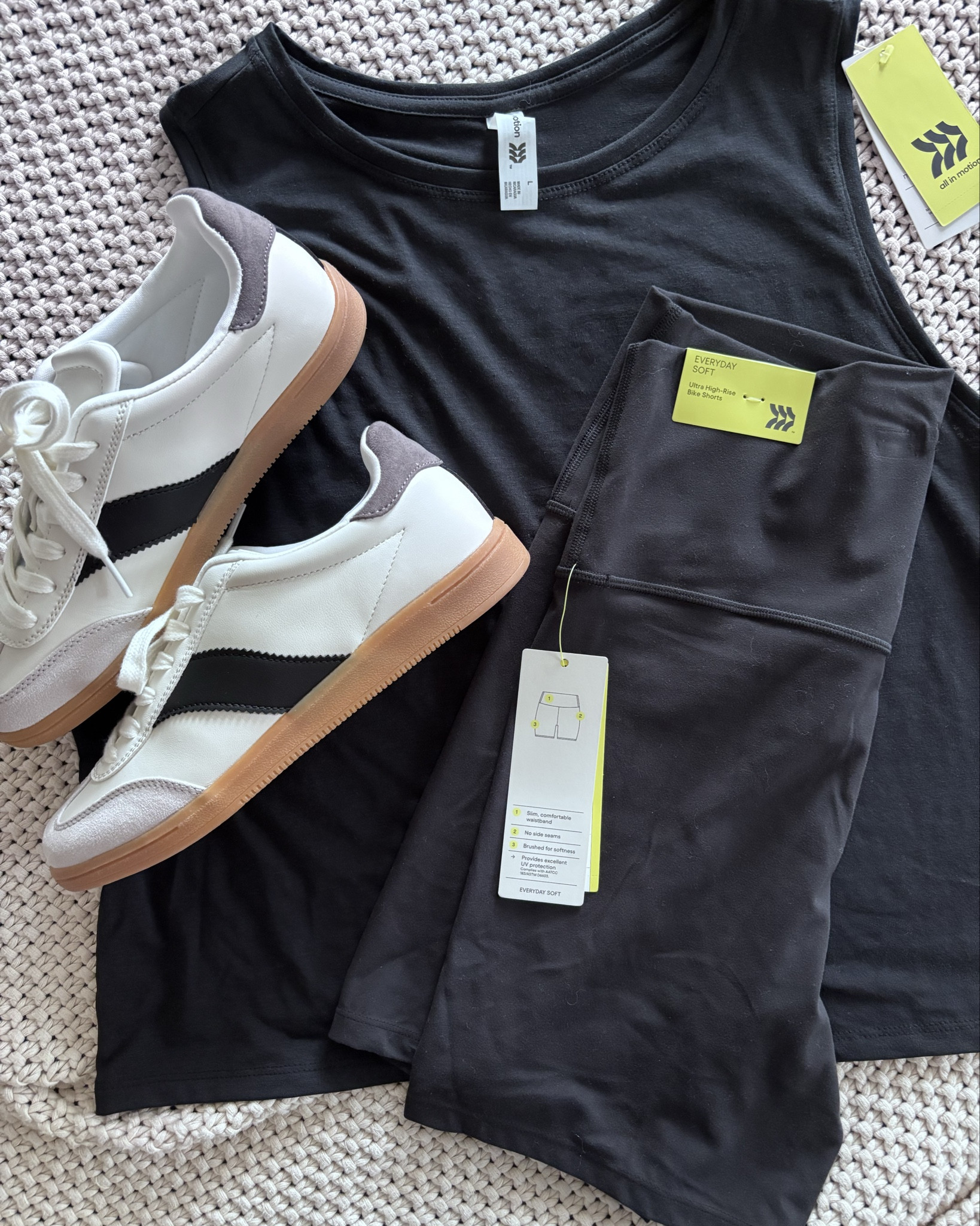 Target workout outfit 
5’3 135 lbs
Shorts medium
Tank large
Shoes tts 

#LTKFitness #LTKActive #LTKOver40