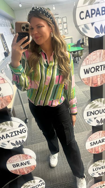 Spring work outfit

Colorful button down blouse
Cargo pants
Pearl knotted headband 
Pearl hoop earrings 
Affordable white sneakers

#LTKfindsunder100 #LTKshoecrush #LTKworkwear