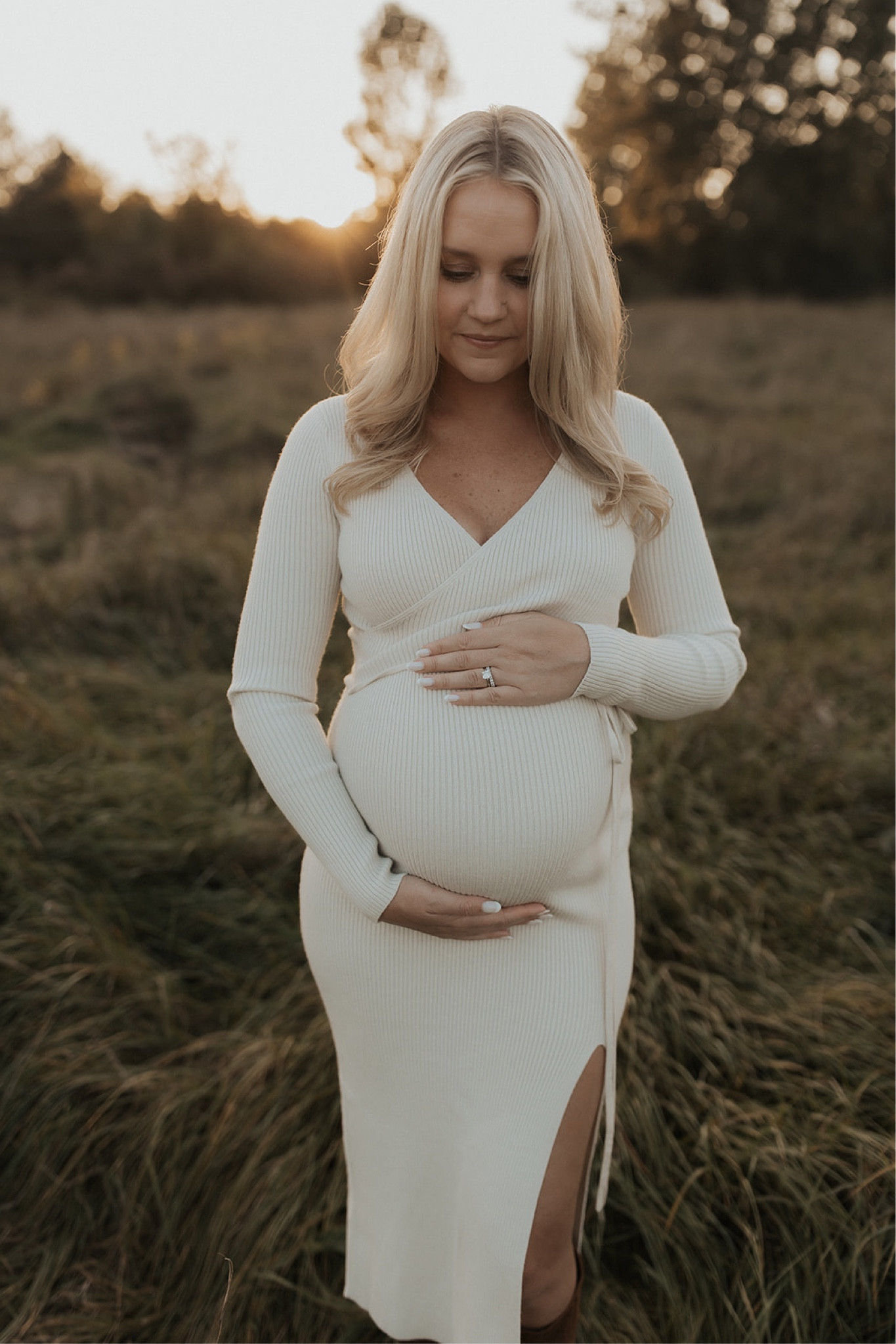 Maternity shoot outfit. Perfect for both bump and regular.

@abercrombie long sleeve wrap midi dress. 

#familyphotos #maternityshoot #falloutfit 


#LTKfamily #LTKstyletip #LTKbump