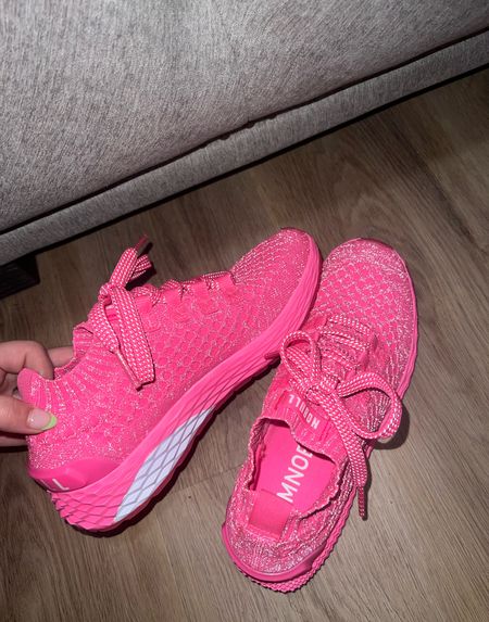 no bulls are my all time favorite sneaker! perfect for nurses or anyone on their feet for long periods of time! they have SAVED my feet and back on night shift


nurse shoes, no bull, pink reflective sneakers, running shoes, nurse, night shift nurse, reflective running shoes, hot pink

#LTKfit #LTKshoecrush #LTKFind