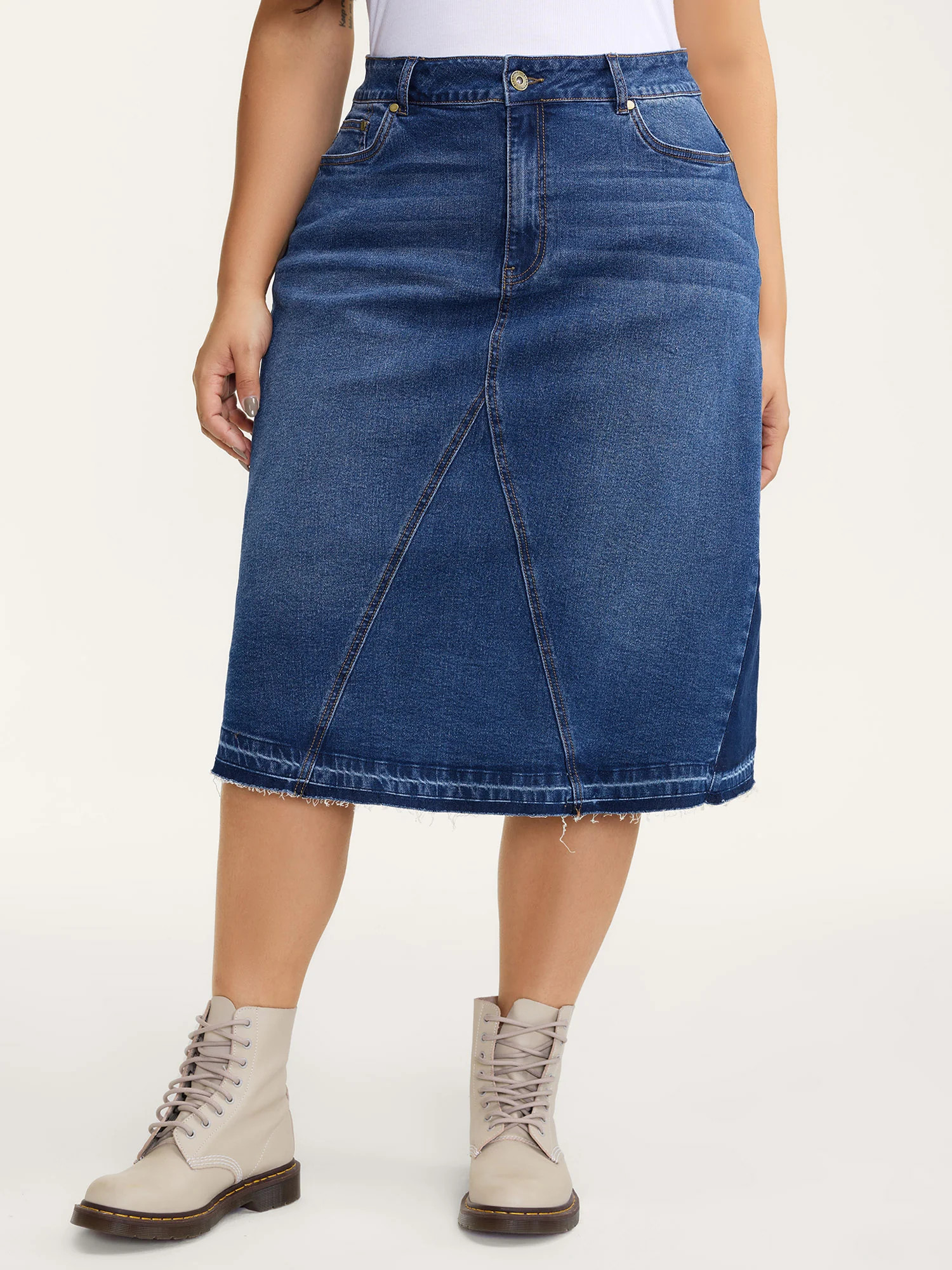 Frayed No Slit Seamed Shadow Wash Denim Skirt | Bloomchic