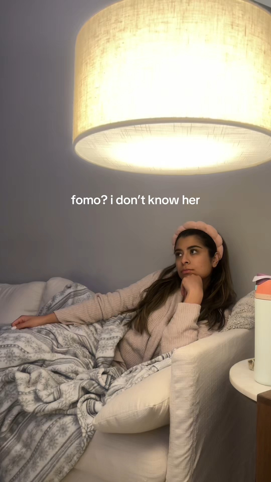 busy being cozy 🥲 
#cozytok #stayinhappy #softnight 