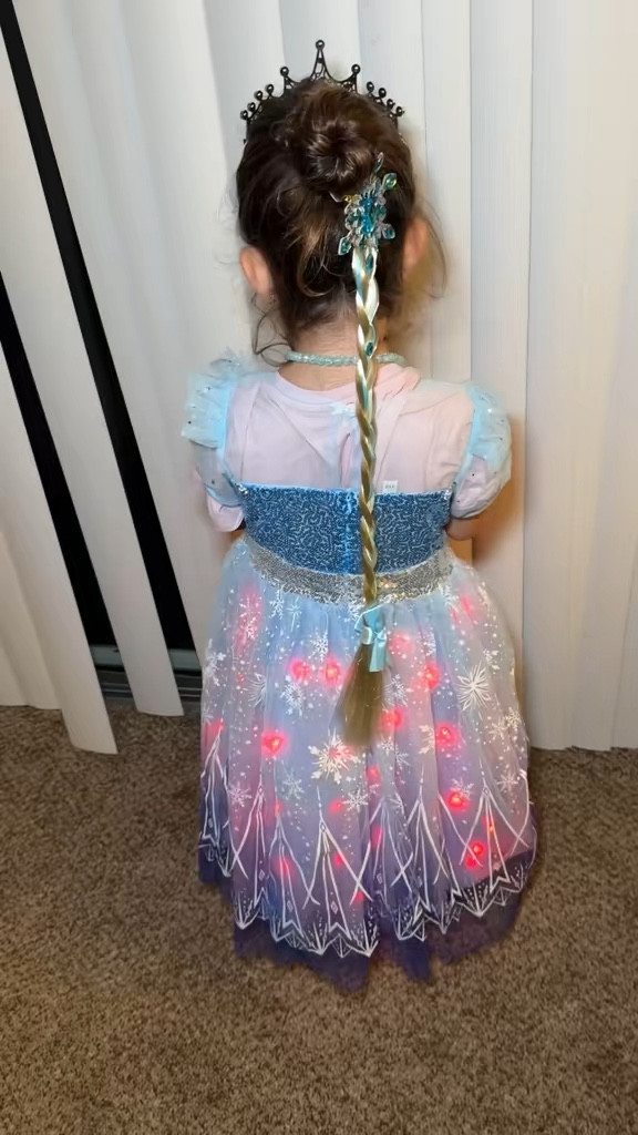 My daughter is in love with frozen 

#LTKFestival #LTKdayinmylife #LTKKids