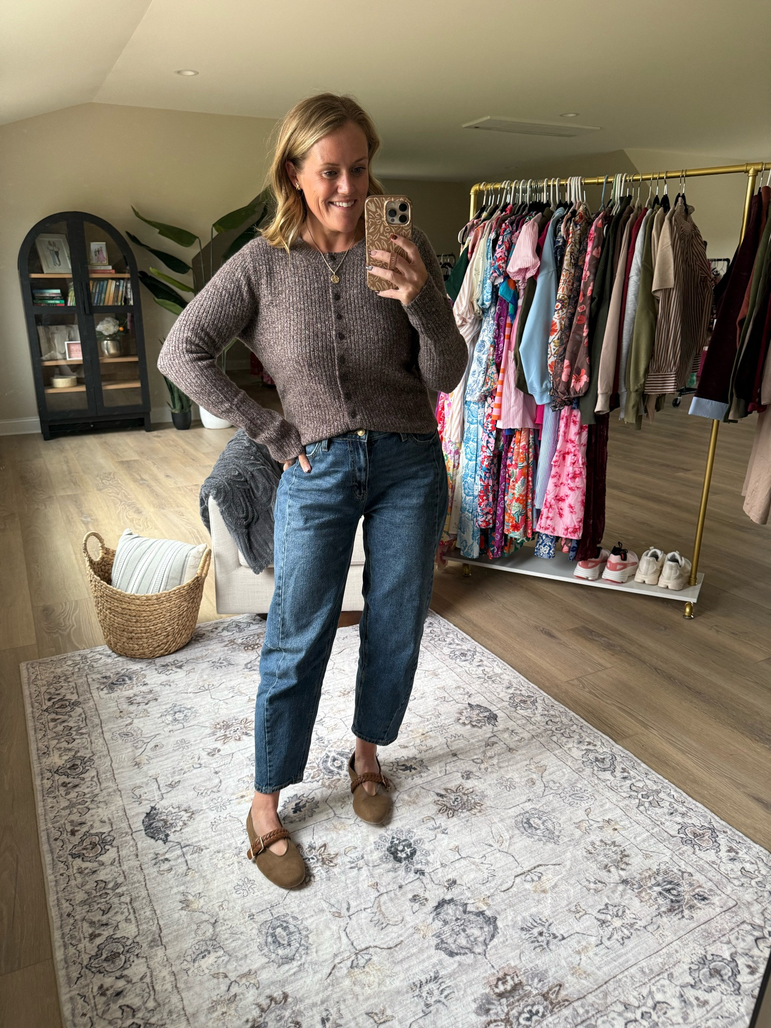 Abercrombie & Fitch
New arrivals 
Sweaters 
Barrel jeans 
Ballet flats 
Fall outfits 
Fall casual outfits 

Sweater & flats TTS/ sized down 2 sizes in denim