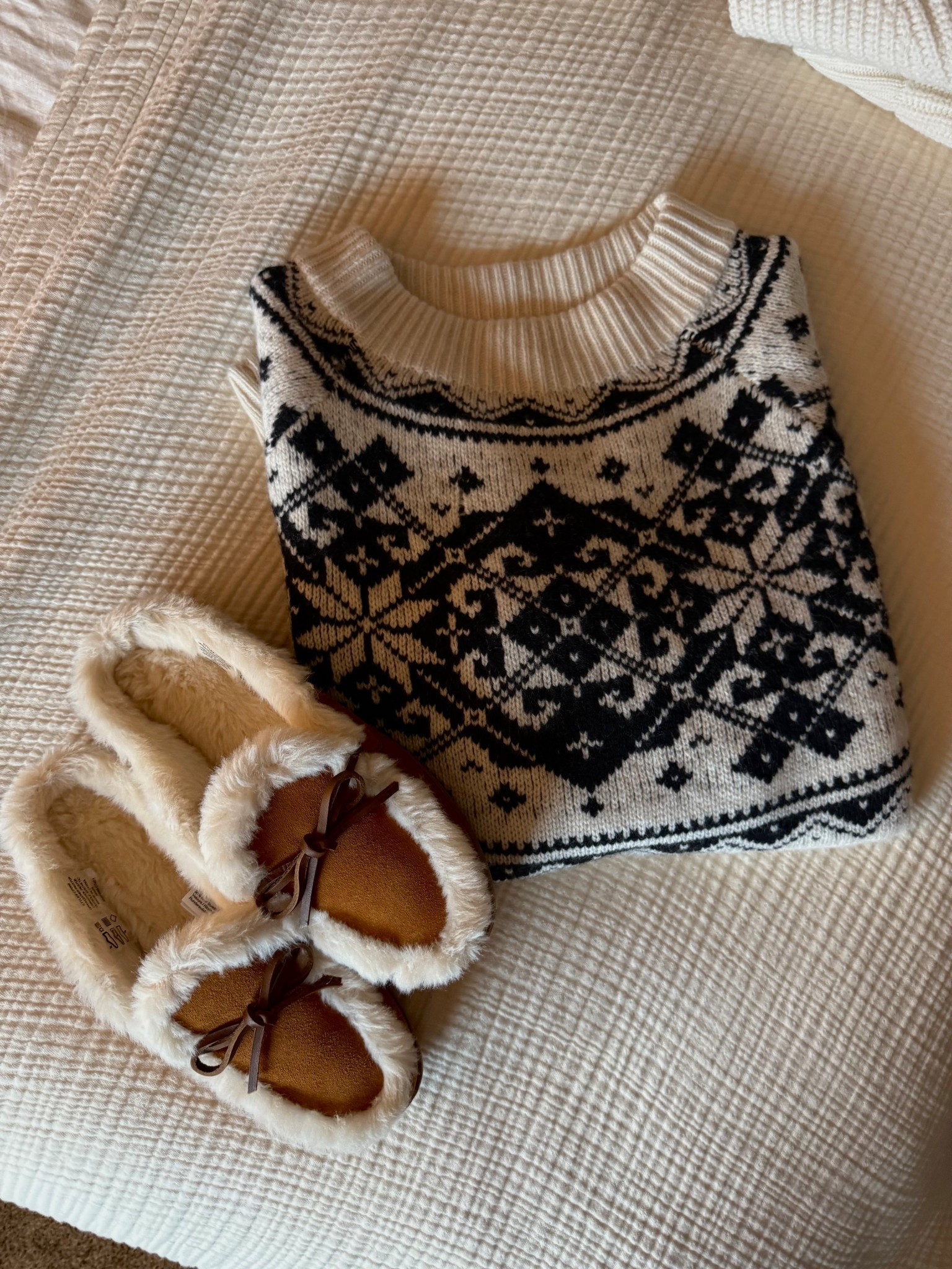 Staying warm and cozy with @JCrew #injcrew, #ad The perfect gifts to share this holiday season. 




#LTKdayinmylife #LTKHoliday