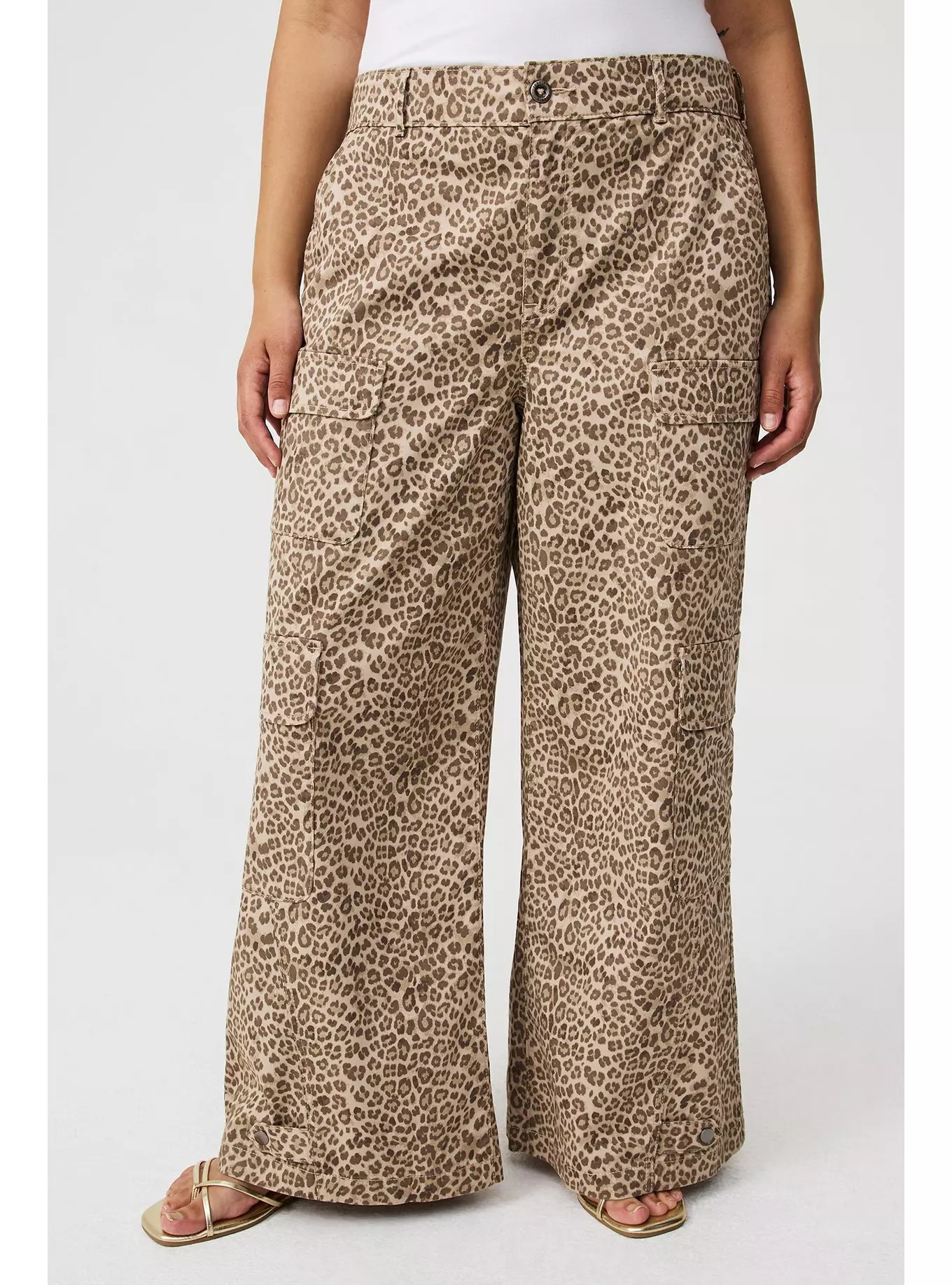 High-Rise Baggy Cargo Wide Leg Pant | Torrid (US & Canada)