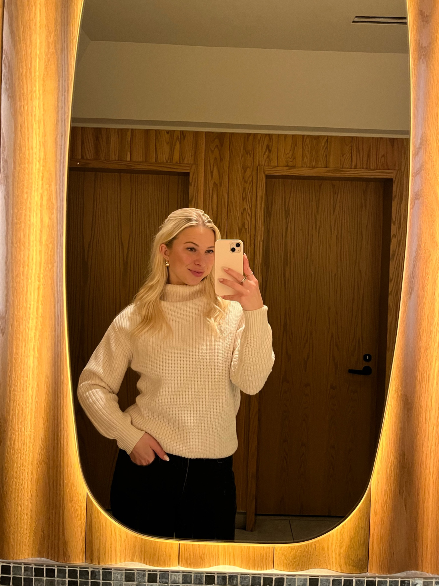 Cozy apres ski vibes

#LTKcanada #LTKwinter