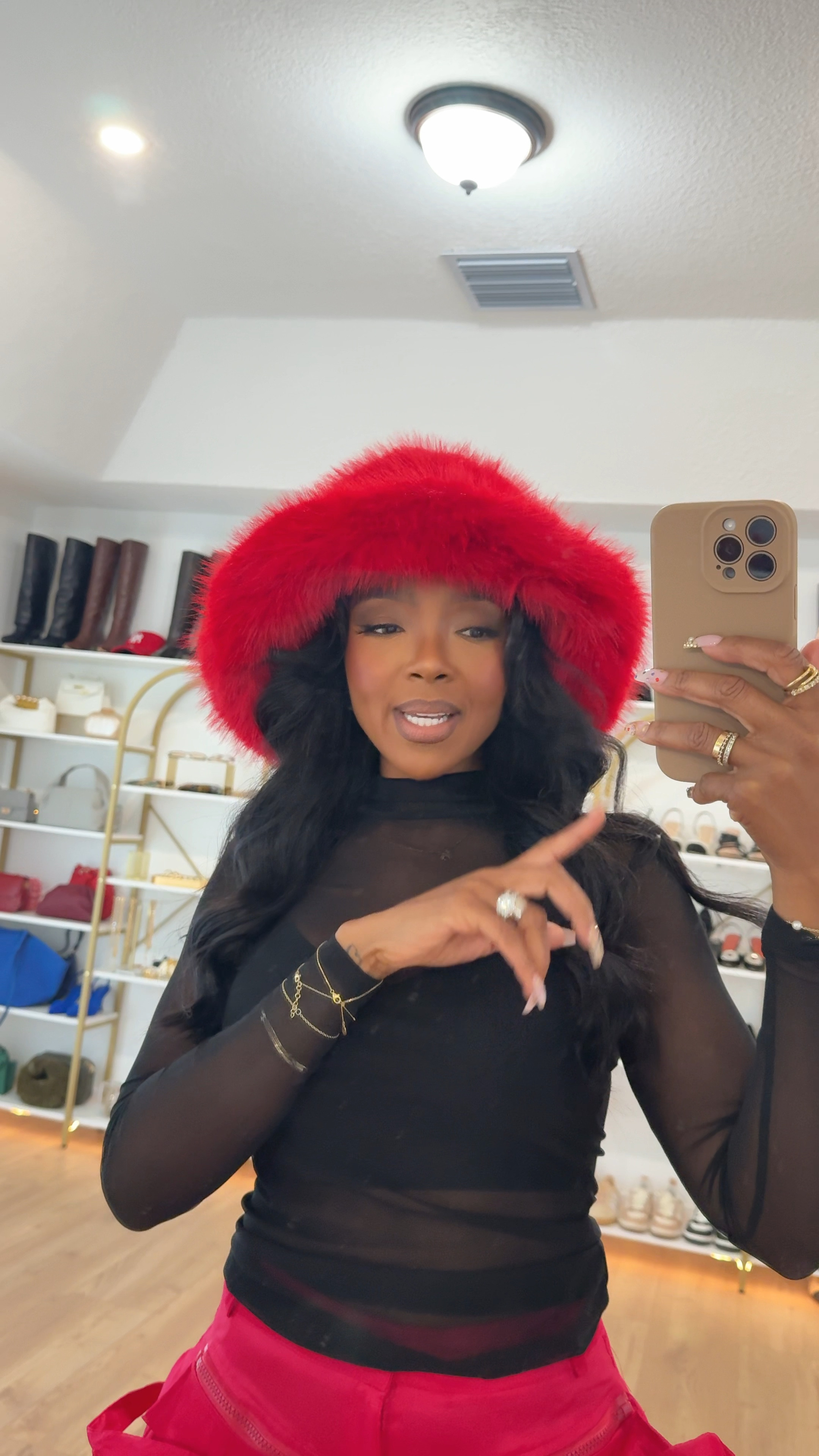 Furry red bucket hat‼️



#LTKWatchNow