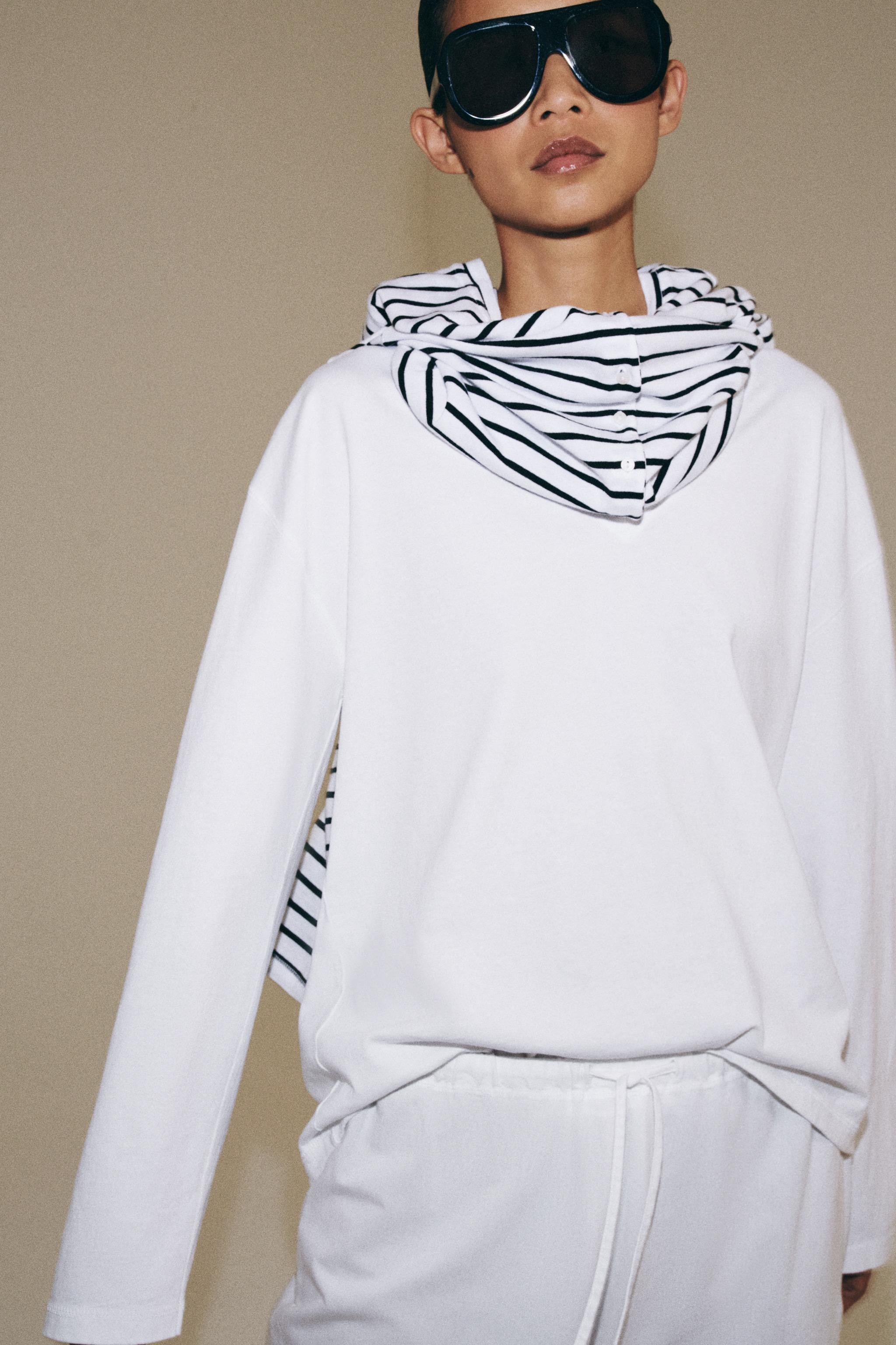 Model height: 178 cmREGULAR FIT - V-NECK - REGULAR LENGTH - LONG SLEEVET-shirt featuring main fab... | Zara AU