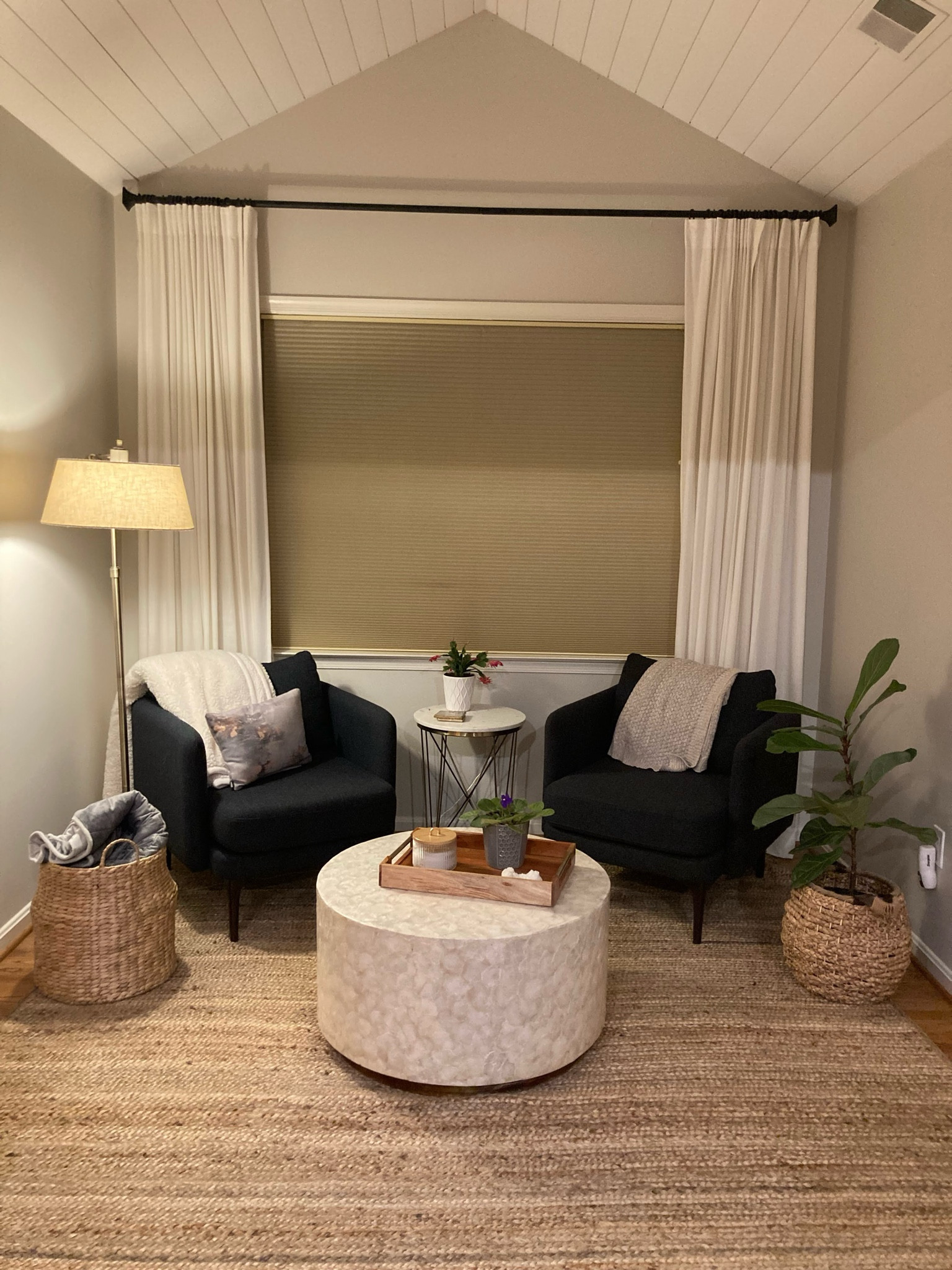 Home decor #readingnokk #bedroomnook 