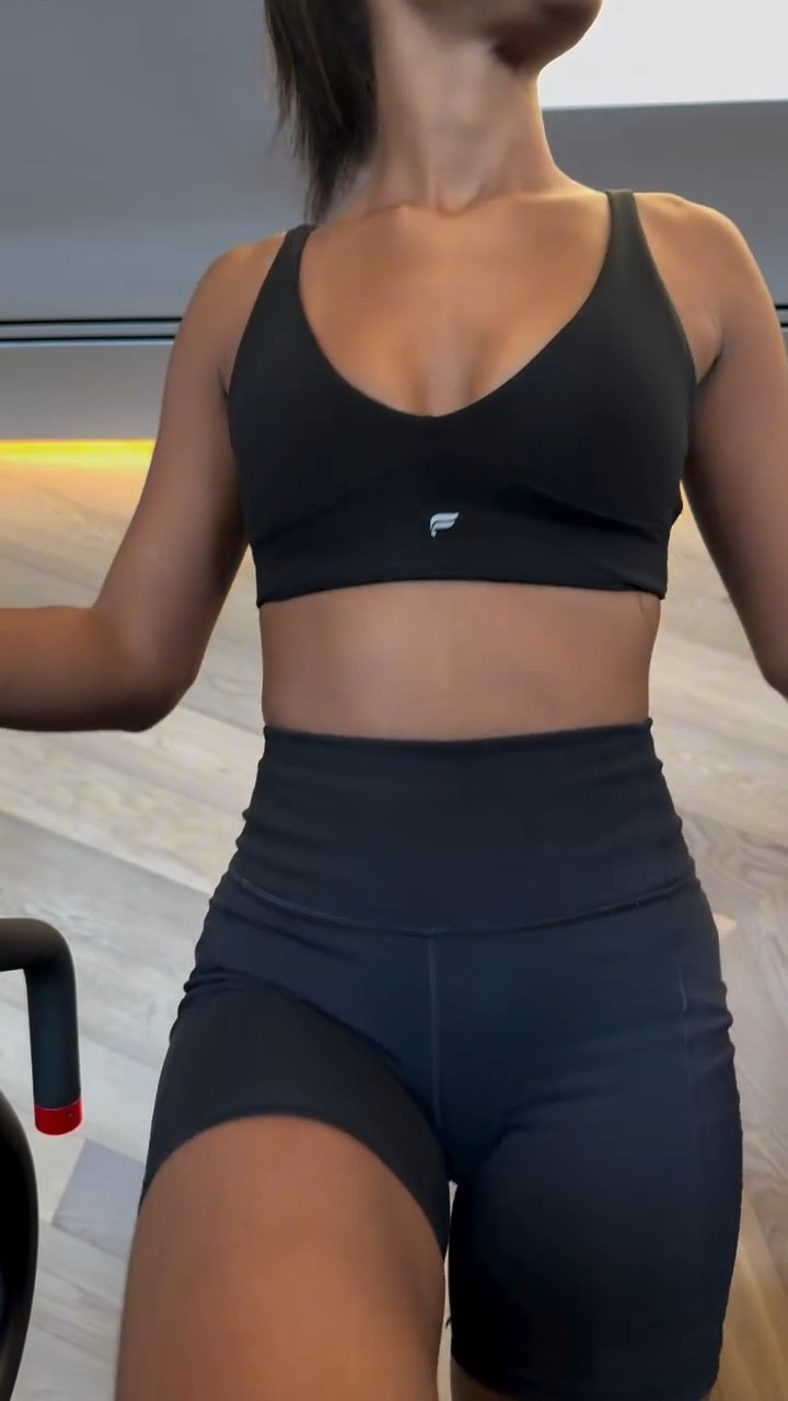 hands down the best Fabletics set I have ever bought🏋🏾‍♀️💞 

#LTKActive #LTKFindsUnder100