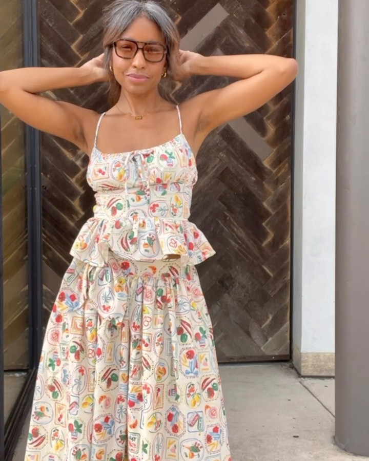 Set sold separately. I’m wearing an XS in the top and an XS in the skirt. 