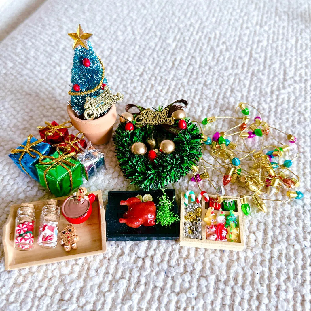Dollhouse Miniature Christmas Scene: Tiny Tree, Wreath & Holiday Decor - Etsy | Etsy (US)
