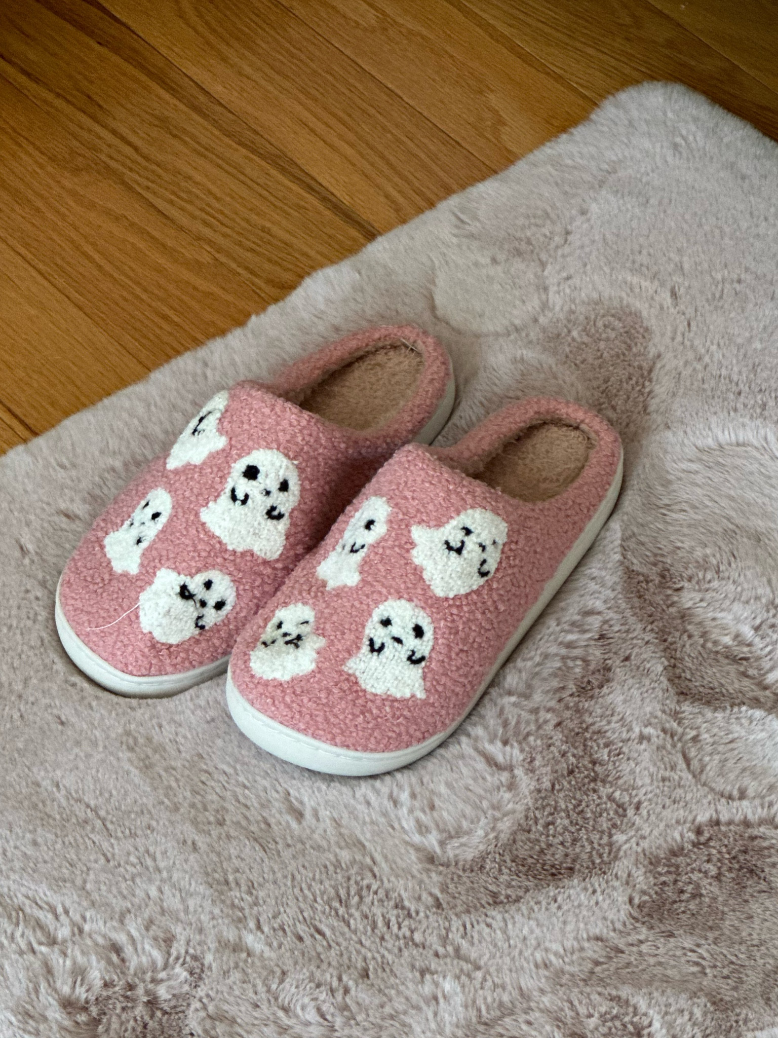 
Step into spooky season with a dash of adorable charm! 🎃👻 Check out these cozy pink Halloween slippers, featuring the cutest little ghosts. Perfect for staying warm and stylish as the nights get cooler. 

Whether you're lounging at home or getting ready for a festive night in, these slippers add a fun and comfy touch to your Halloween vibes. Slip them on and let the hauntingly cute comfort begin! 

Get your pair now and embrace the cozy spirit of Halloween. 
#HalloweenStyle #CozyComfort #SpookyCute"

#LTKFamily #LTKSeasonal #LTKHome