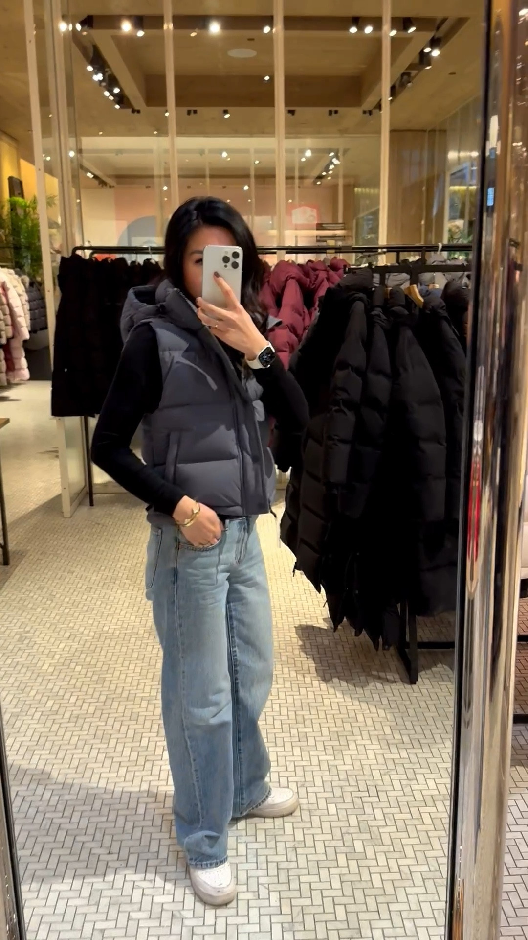 Casual outfit made cool with this super puff vest and Air Force 1’s 😎


Puffer vest, aritzia, Black Friday sale, winter vest, casual outfit, ootd, easy outfit, mom outfit, sneaker outfit, white sneakers, sneakers and jeans outfit, jeans outfit, everyday outfit, Air Force 1 outfit, styled outfit 

#LTKsale #LTKgiftguide #LTKwinter