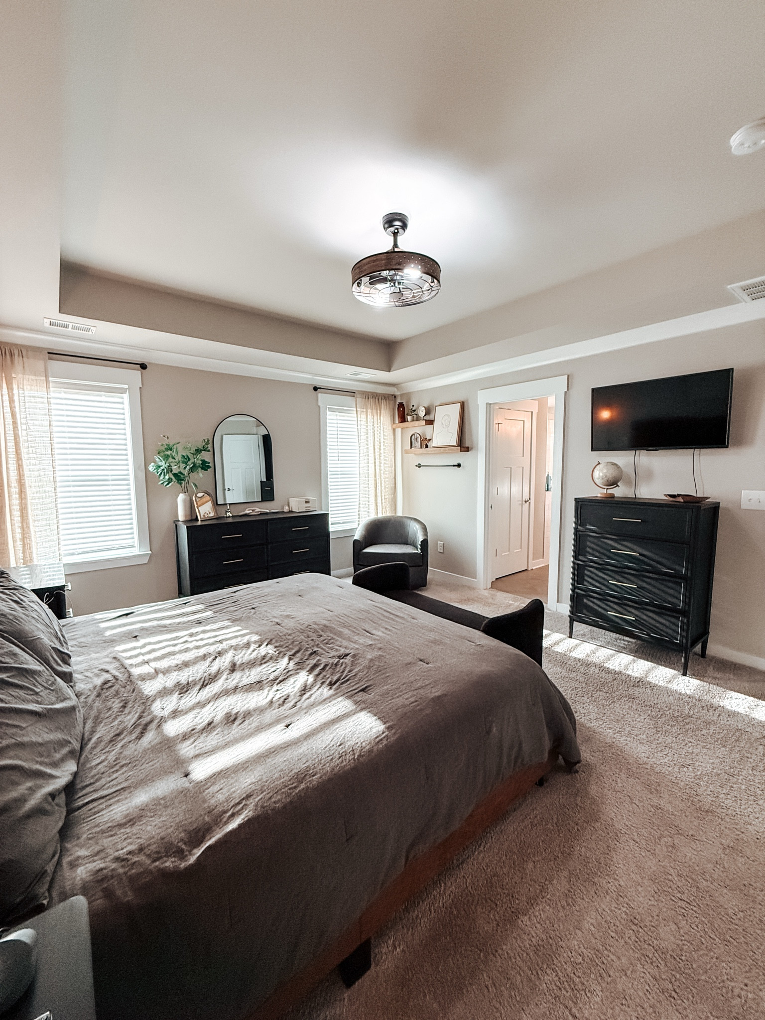 Home decor master bedroom king bedding 

#LTKHome #LTKFindsUnder100 #LTKStyleTip