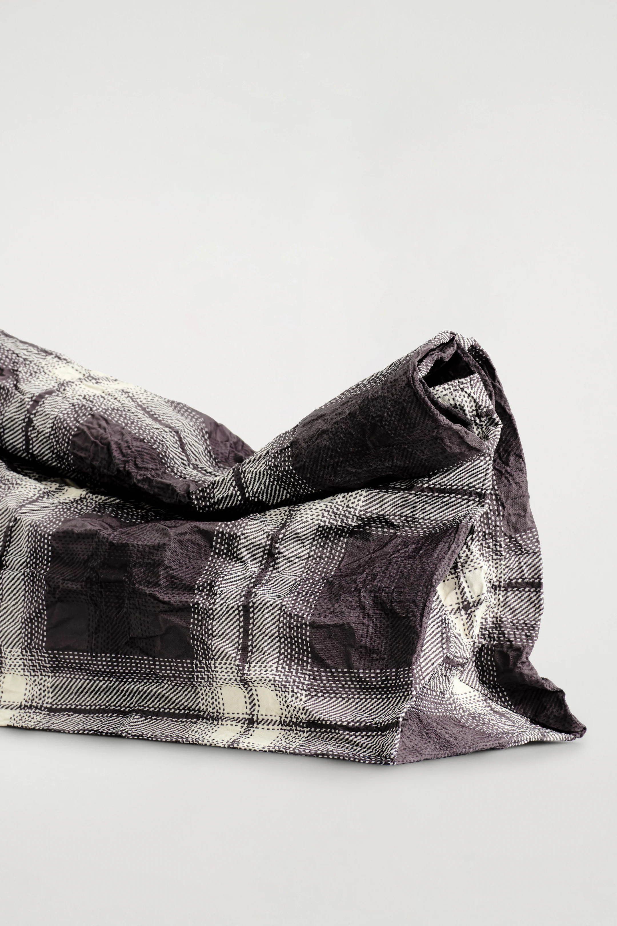 FOLDED OVERSIZED CLUTCH BAG - BURGUNDY / CHECKED | COS | COS (EU)