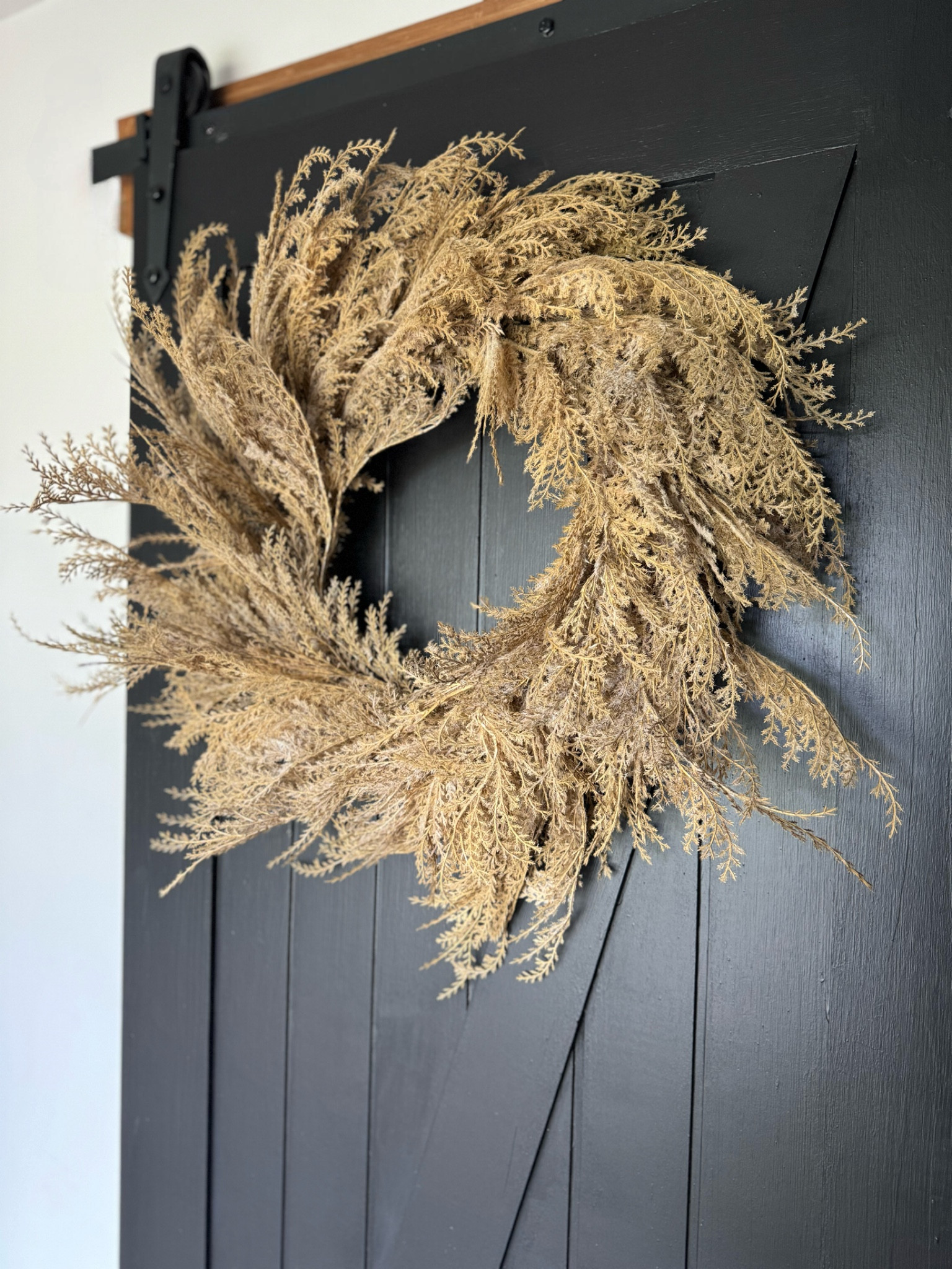 The perfect faux grass wreath for fall🍂

fall, fall decor, fall steams, fall wreath

#LTKSeasonal #LTKSaleAlert #LTKHome