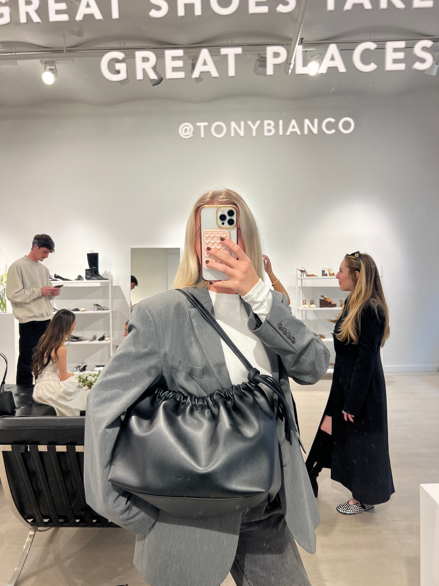 The perfect midsize bag #tonybianco