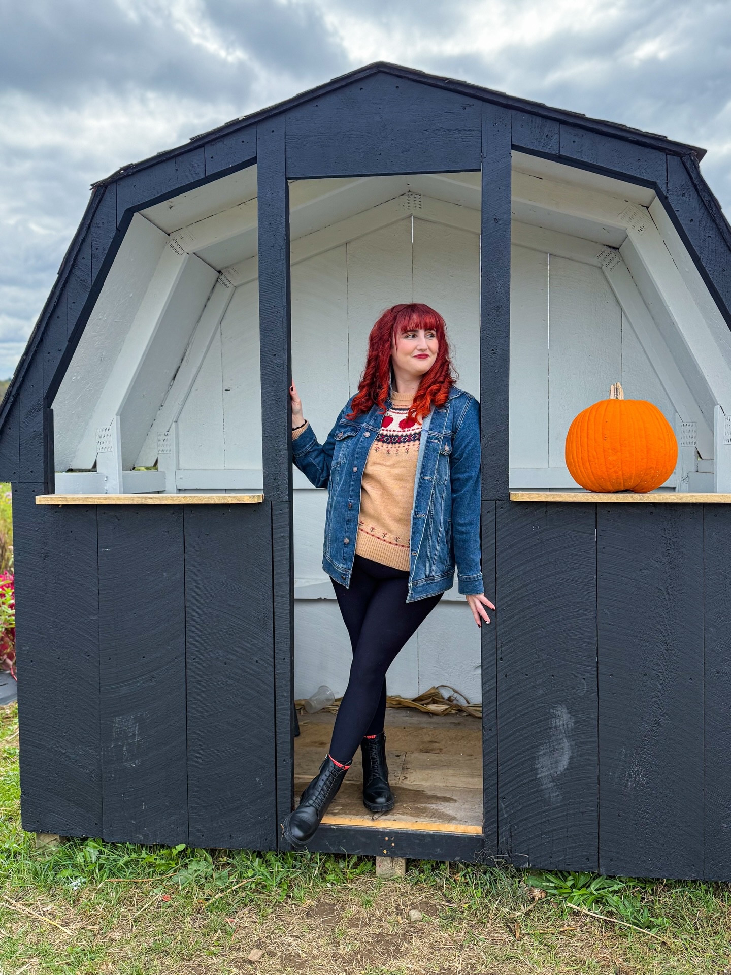 This was such a fun day @gabbykalman and it’s never too late to post a pumpkin. 🎃 

Jacket from @ruti 
Boots from @beckettsimonon @beckettsimononwomen 
Leggings @spanx 
Sweater from @kieljamespatrick 
Lips are the amazing bisou balm from @violette_fr 

#ootd #happyholiday #autumn #daily