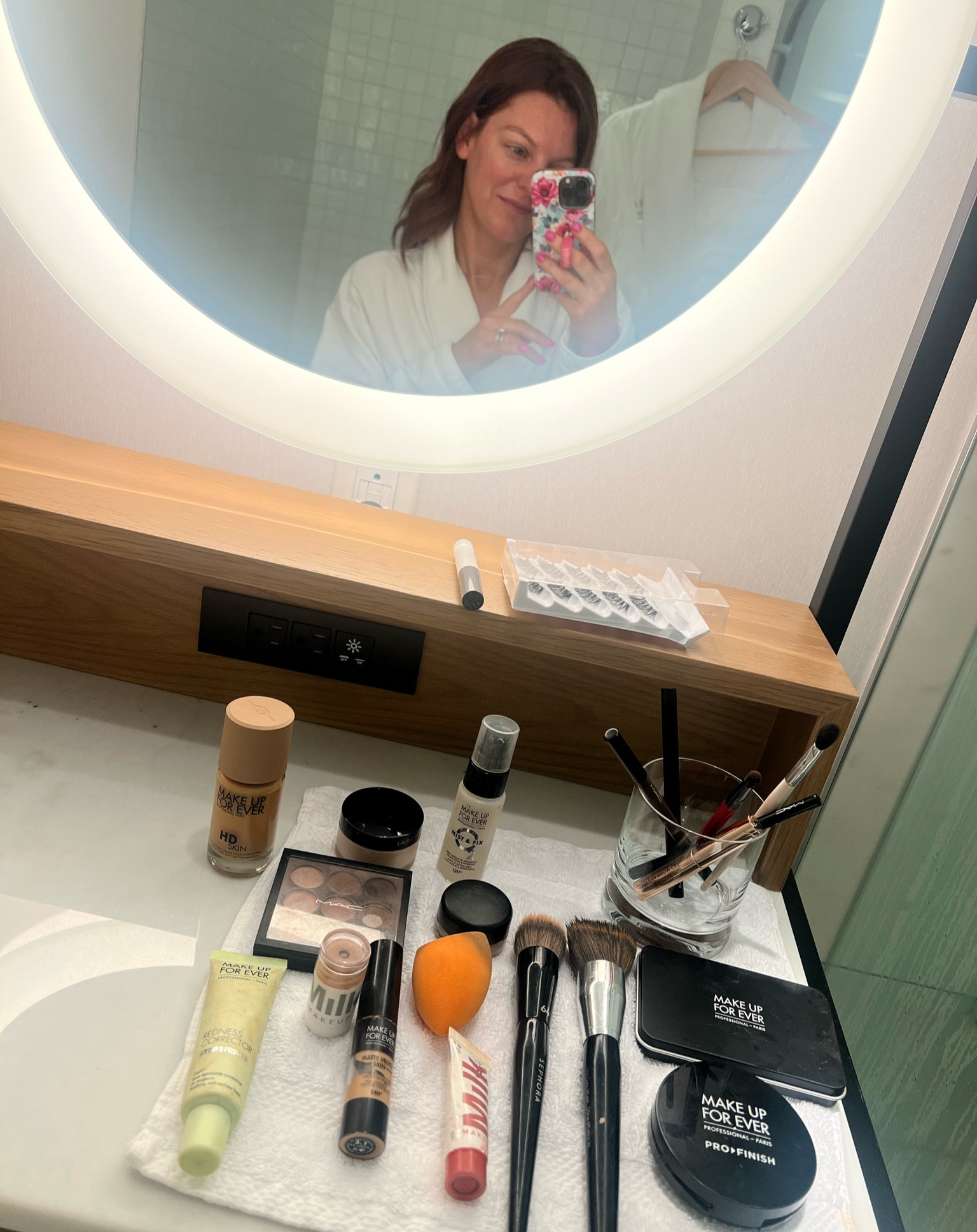 Hotel makeup mirror, my gosh. 

#LTKFind #LTKbeauty #LTKworkwear