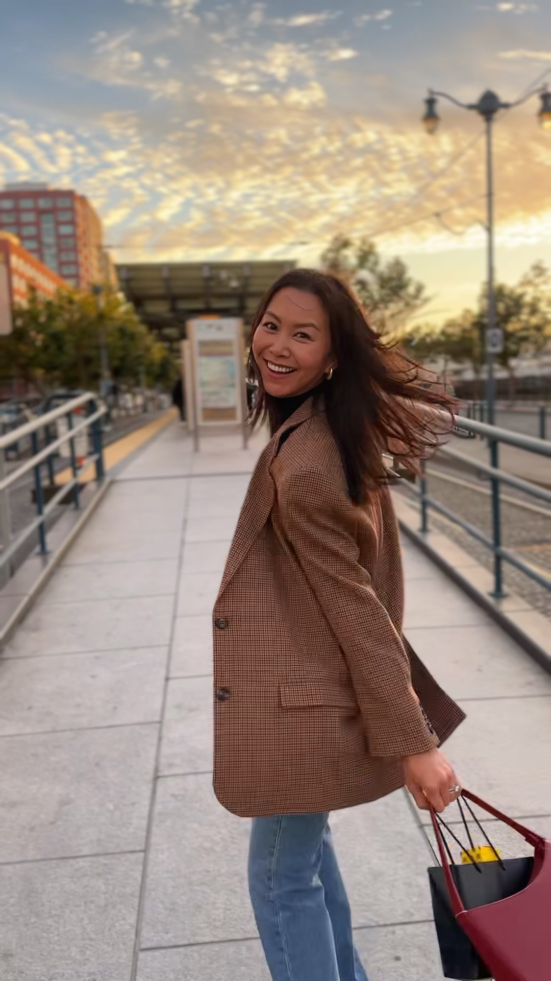 Fall dinner outfit with brown blazer and jeans

#LTKstyletip #LTKitbag #LTKVideo