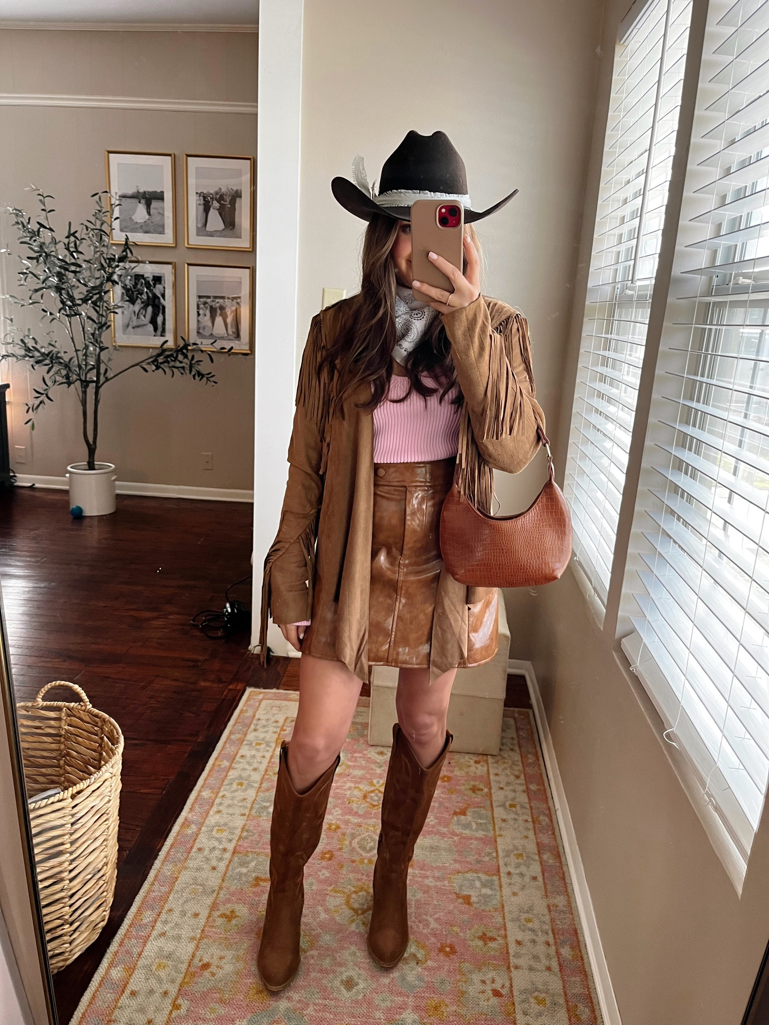 Final rodeo look of the season! I tagged the closest thing I could find for the fringe jacket and the pink sweater since I bought last year! 

#Country #Rodeo #RodeoHouston #Western #SuedeBoots #ChocolateBoots #Cowgirl #Fringe  #CowboyHat #YeeHaw

#LTKstyletip #LTKunder100