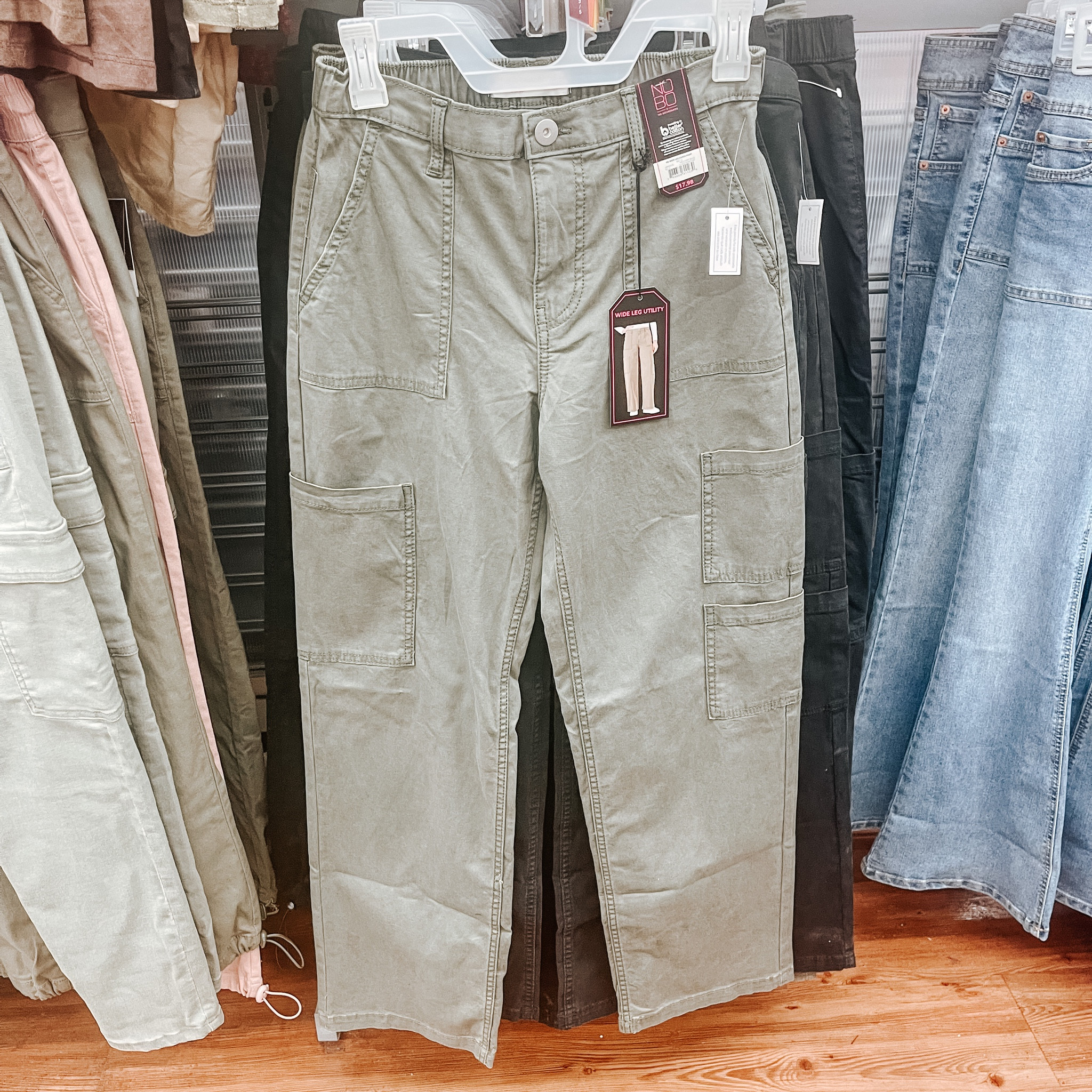 No Boundaries Juniors' Wide Leg … curated on LTK  Wide leg cargo pants  outfit, New outfits, Cargo pants outfit