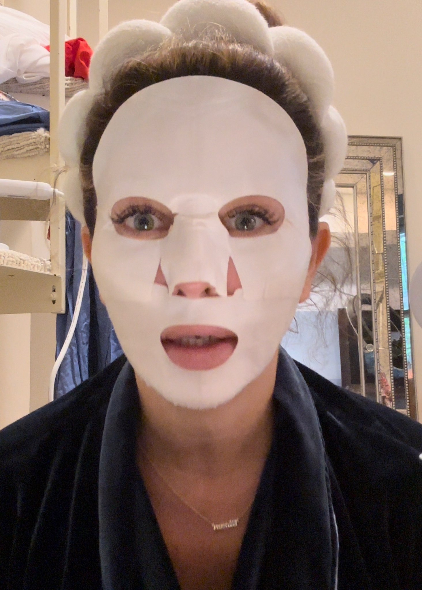 Love this!!! Very moisturizing & gives a glow! Great pre makeup skin prep product! 