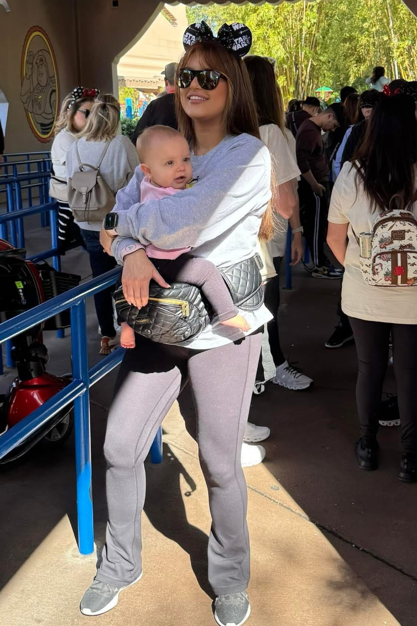 Absolutely could NOT have gotten through Disney without our tushbaby! Avenley took the best contact naps on this thing, and it really took the weight off of my arms/back. I promise it’s worth it! 