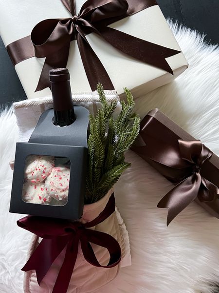Hostess Gift Idea 🍷🎁

#giftidea
#hostessgift
#lastminutegiftidea
#amazon
#holidaygiftideas
#giftwrapping


#LTKHoliday #LTKGiftGuide #LTKSeasonal